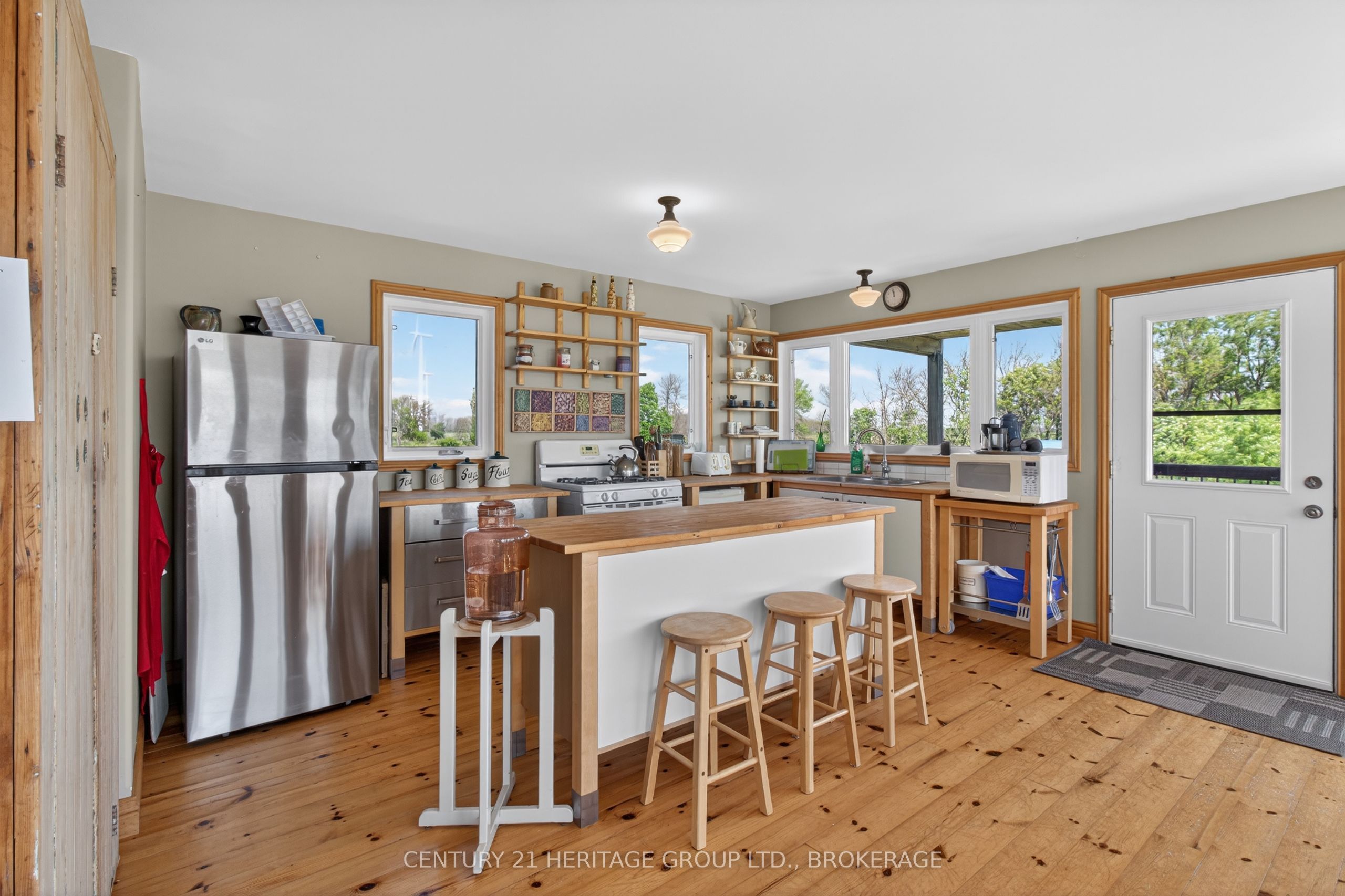 648 Third Line Road Property Photo 10