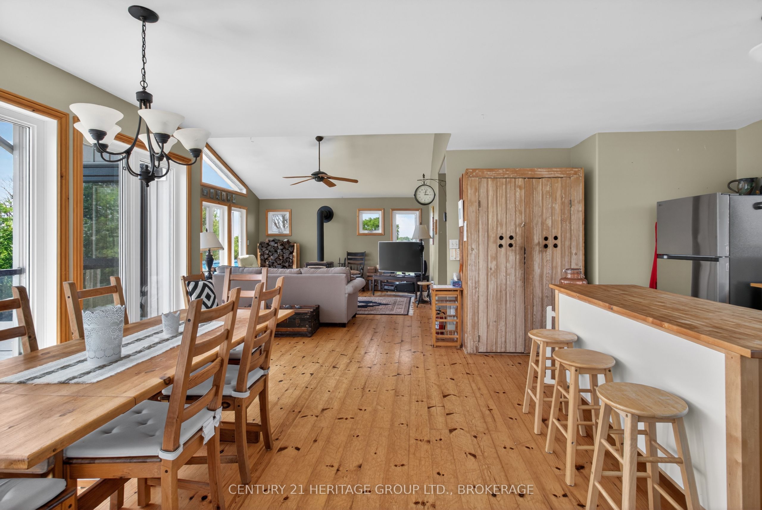 648 Third Line Road Property Photo 14