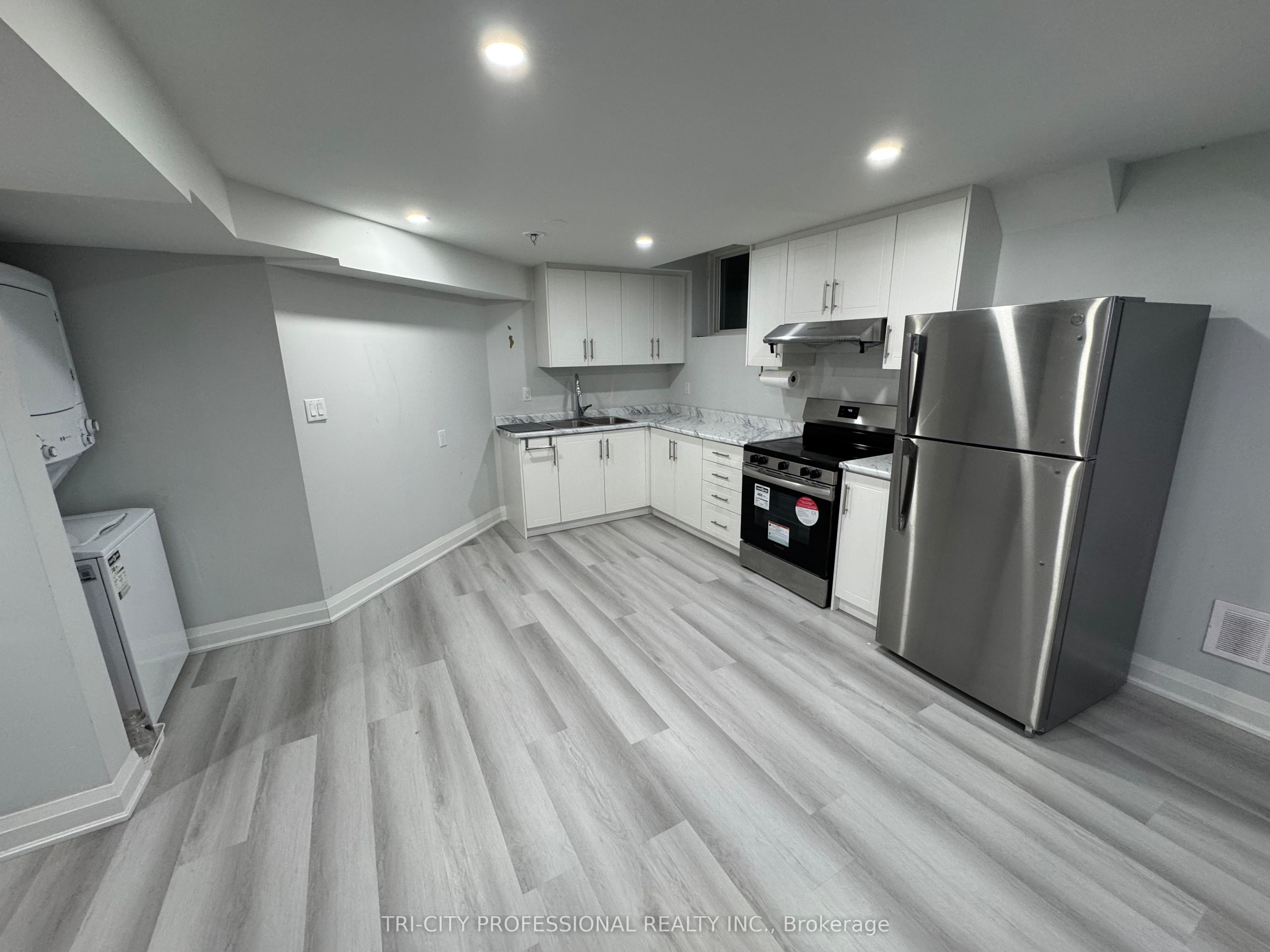 13 Riley Avenue E Property Photo 3