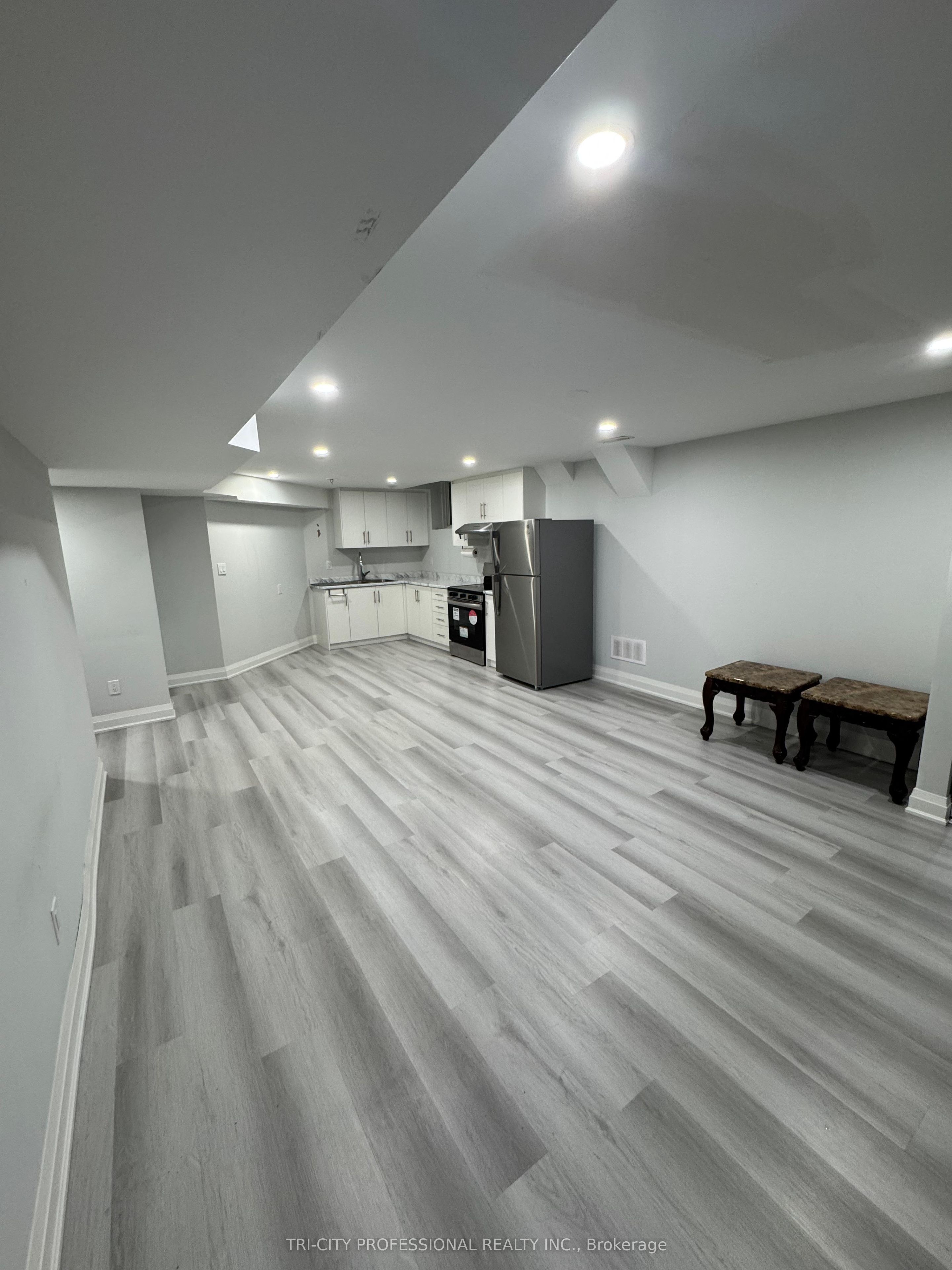 13 Riley Avenue E Property Photo 4