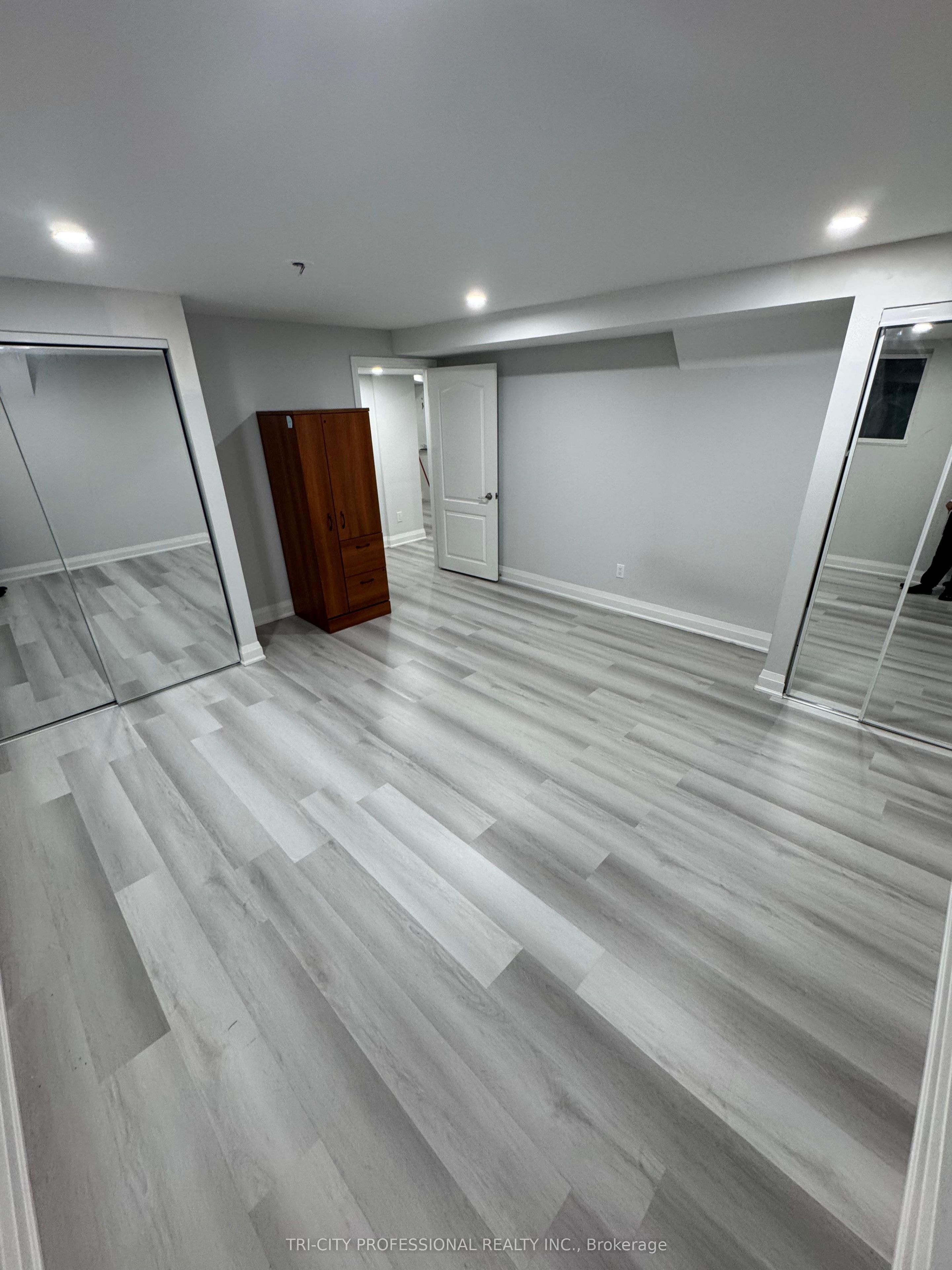 13 Riley Avenue E Property Photo 5