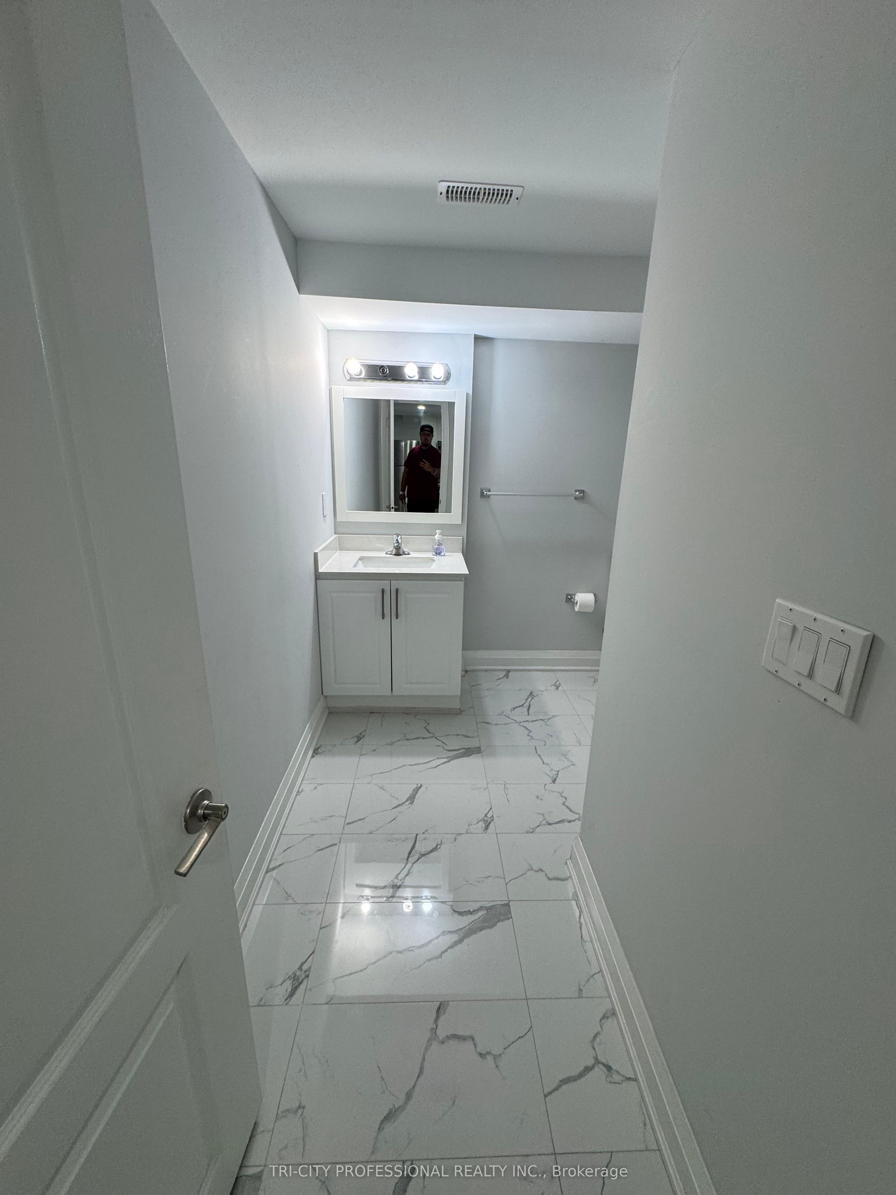 13 Riley Avenue E Property Photo 8