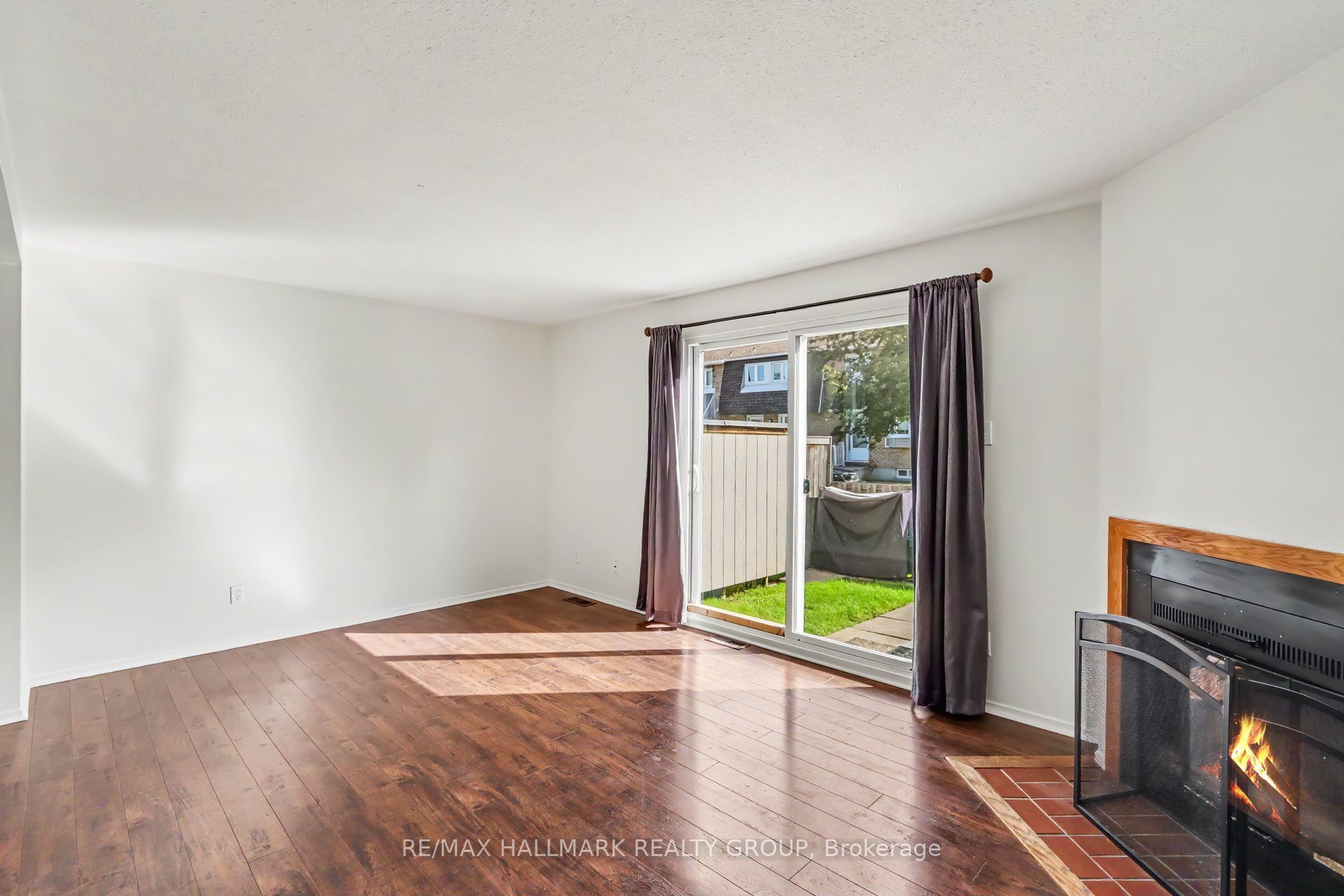 1747a Lamoureux Drive Property Photo 14