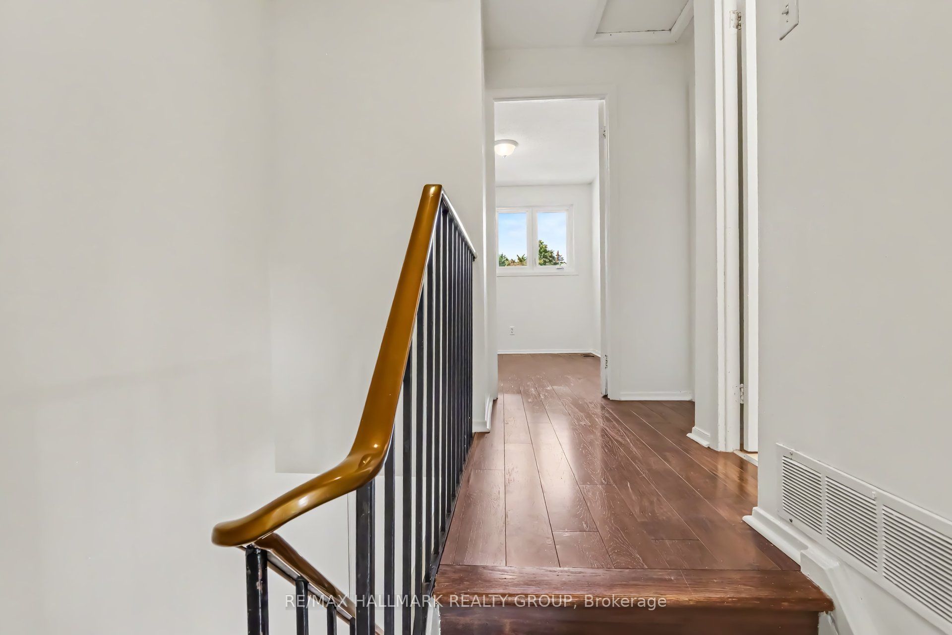 1747a Lamoureux Drive Property Photo 16