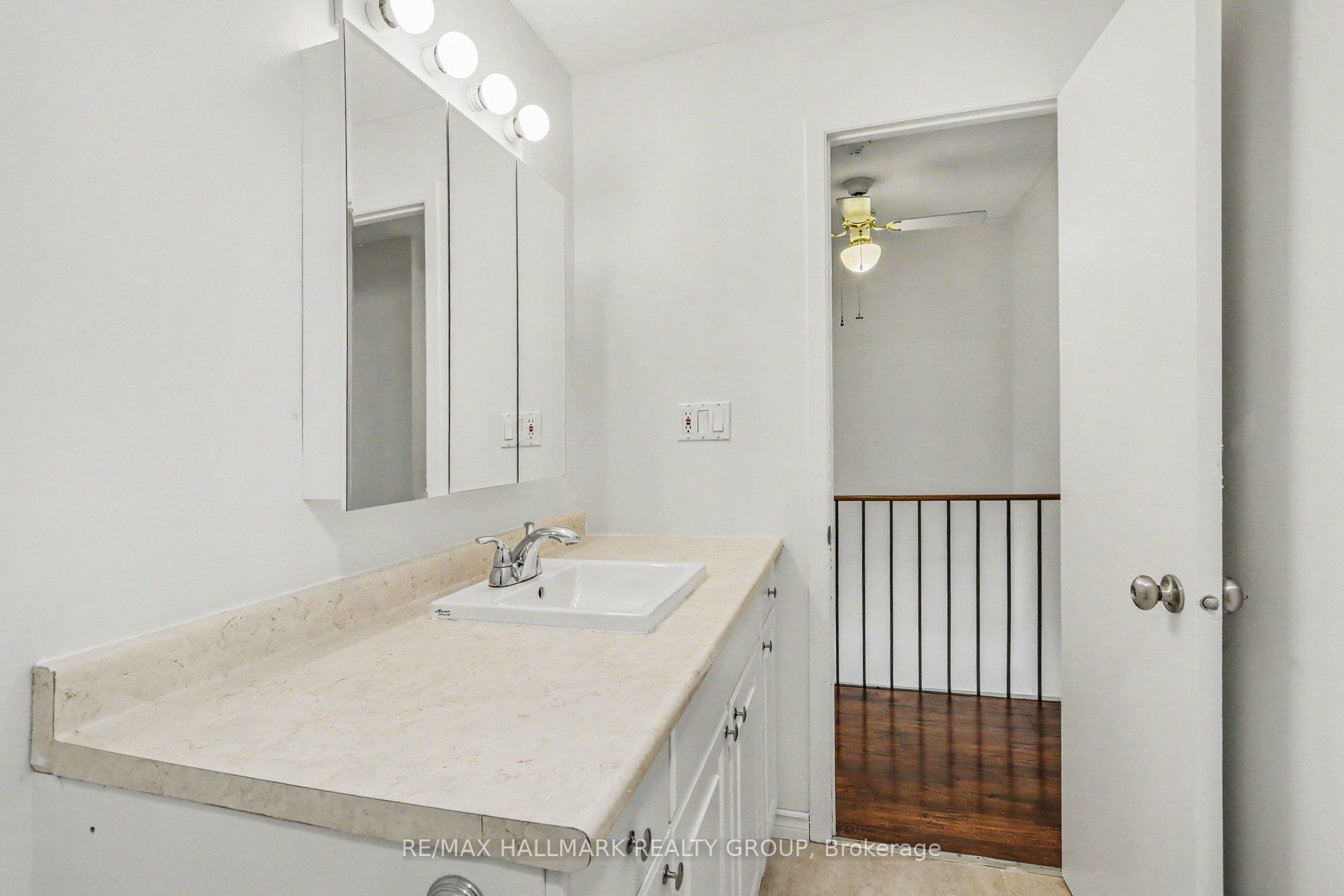 1747a Lamoureux Drive Property Photo 21