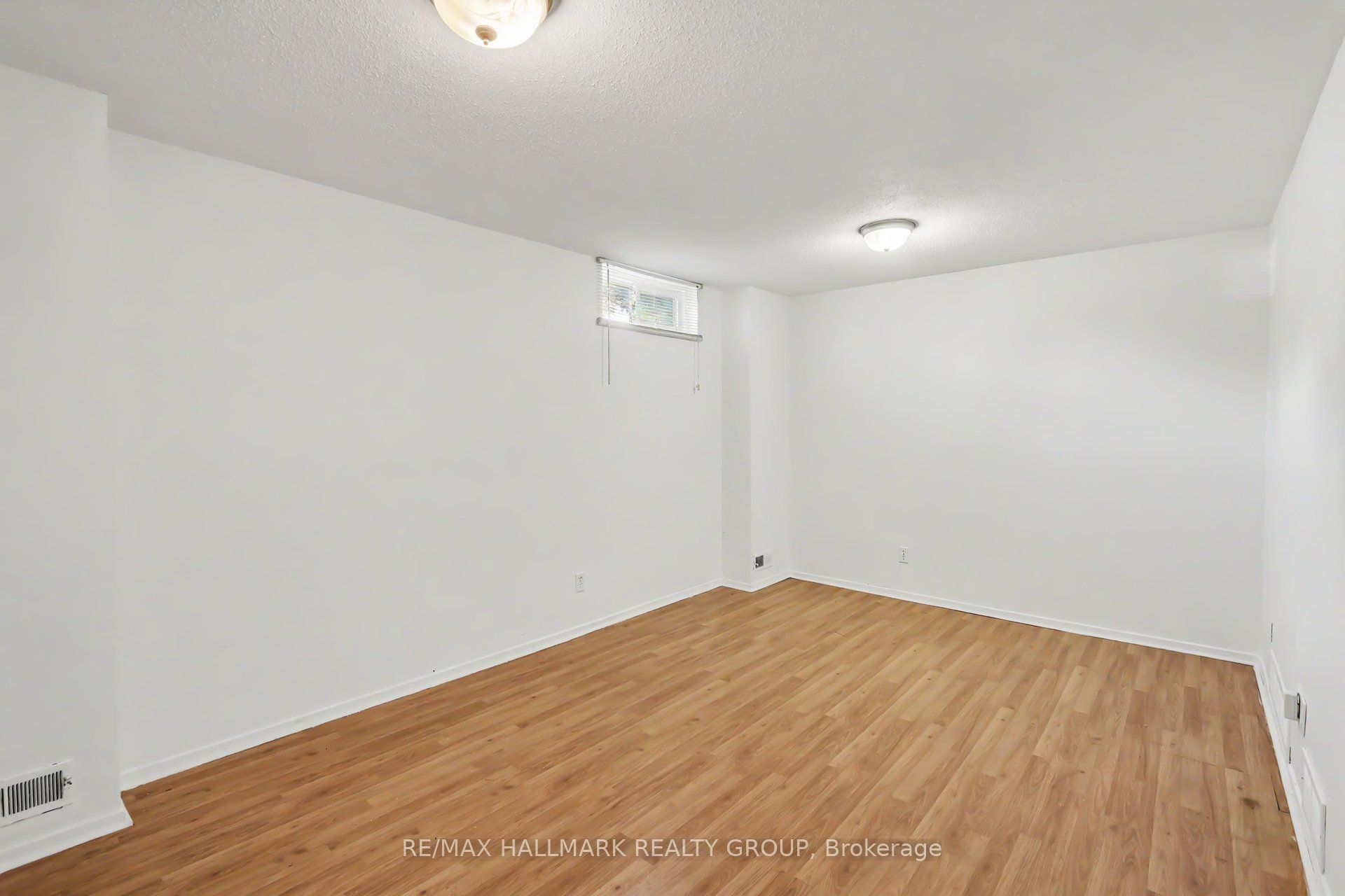 1747a Lamoureux Drive Property Photo 28