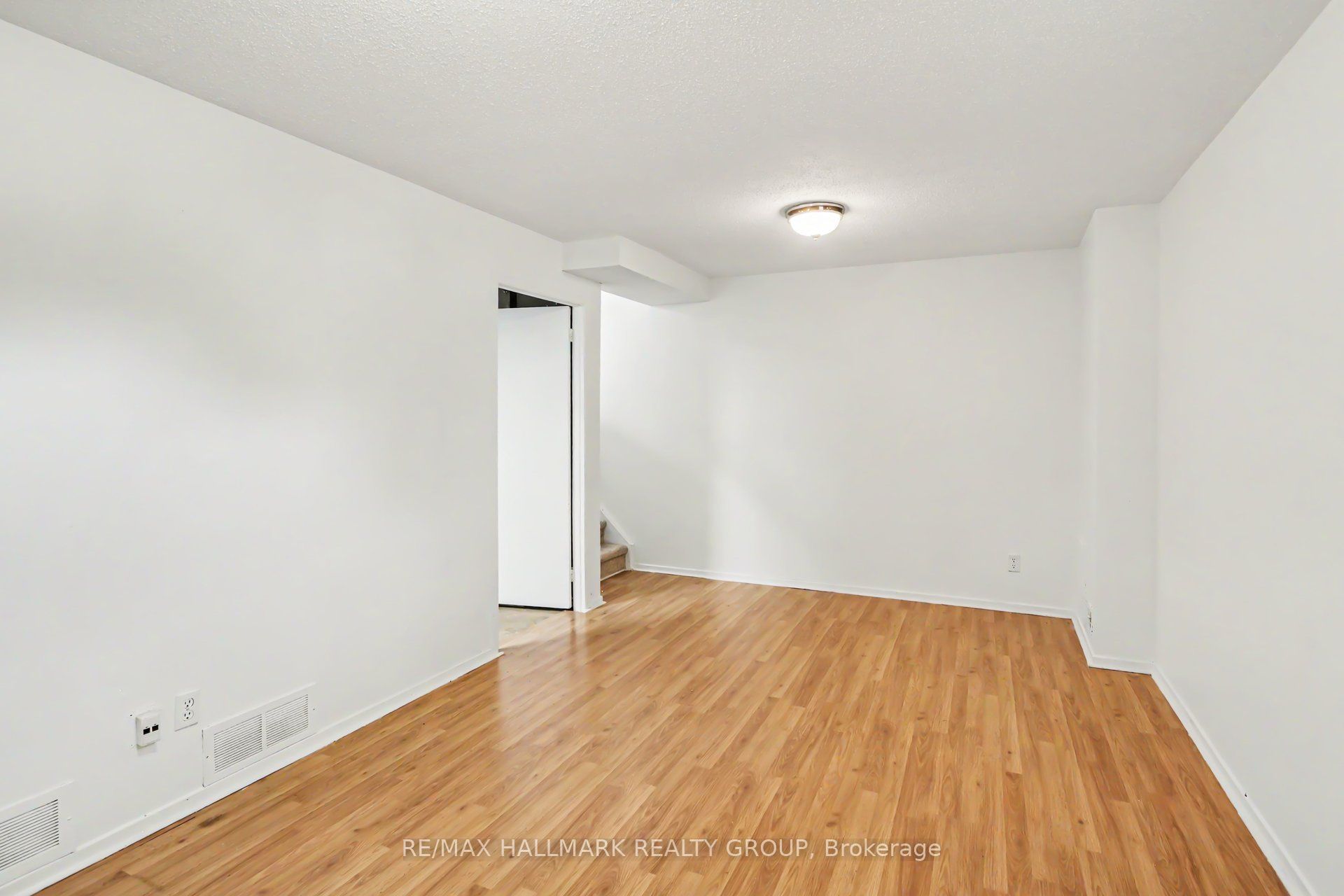 1747a Lamoureux Drive Property Photo 29