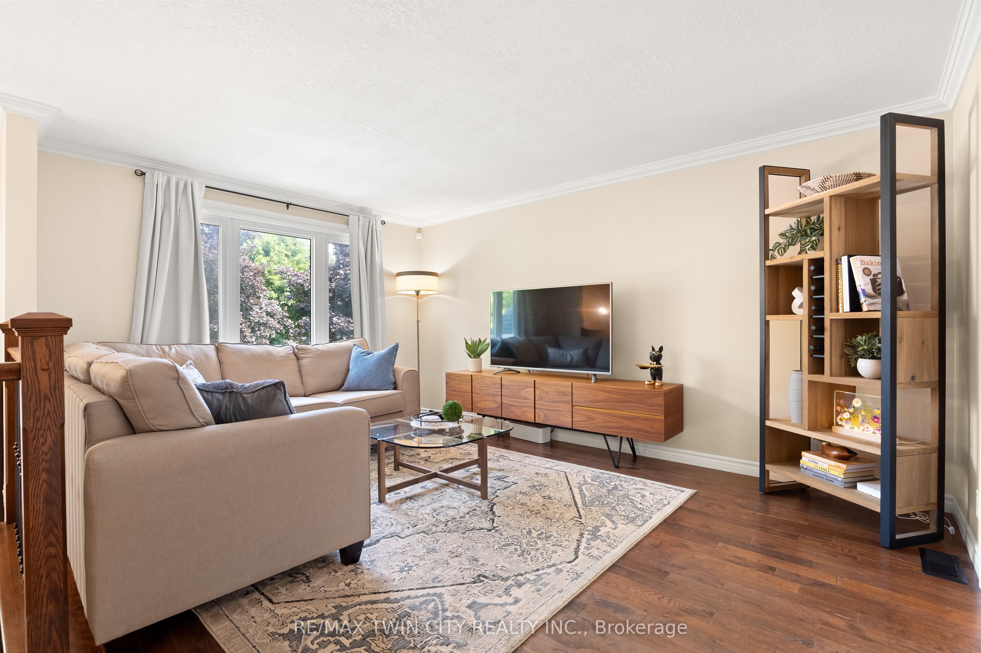 21 Golden Meadow Crescent Property Photo 6