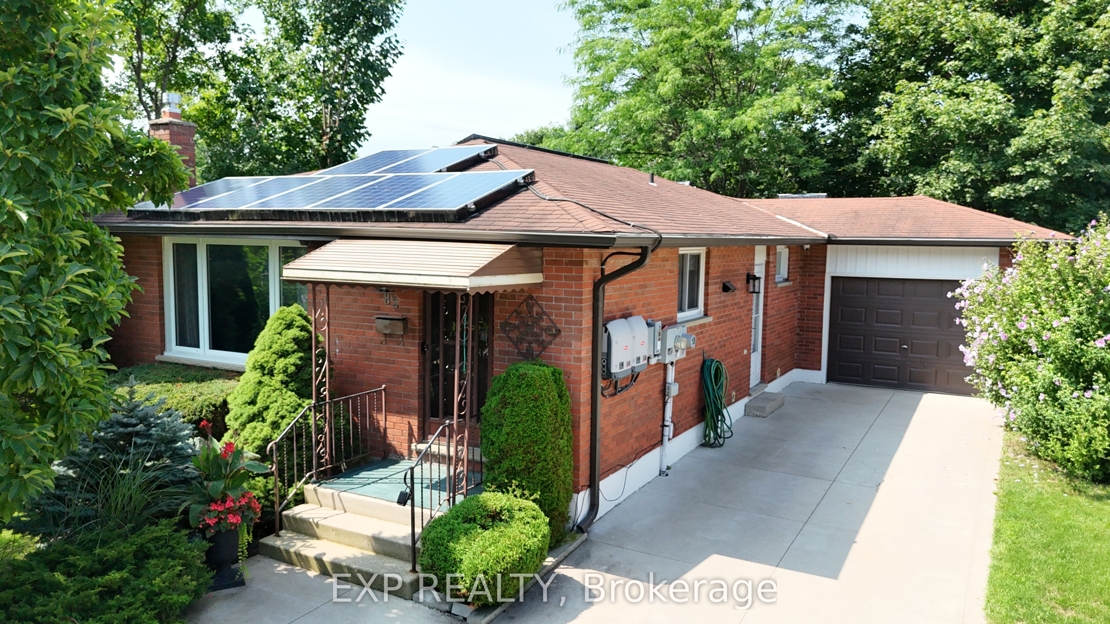 82 Lacey Crescent Property Photo 1