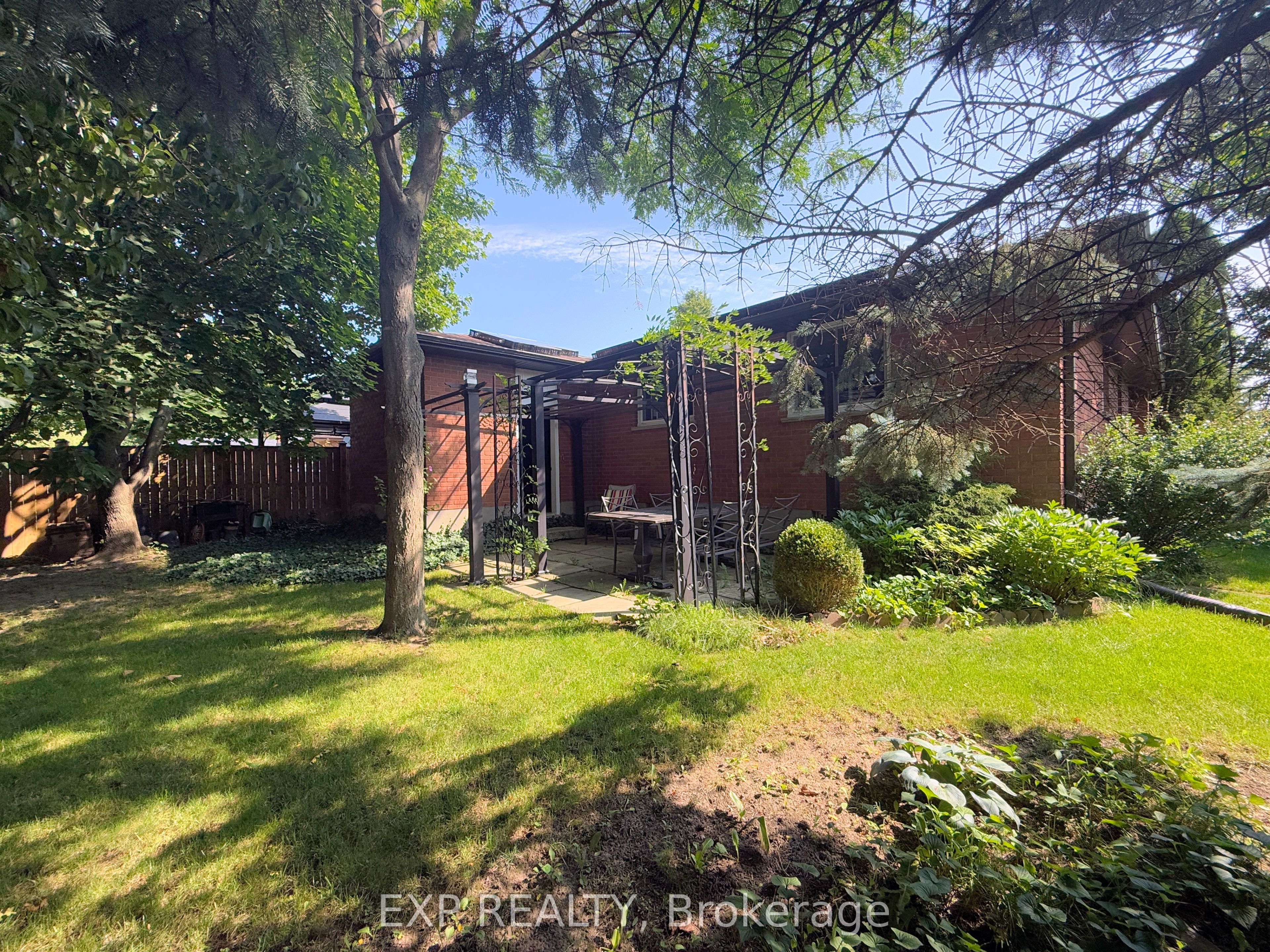 82 Lacey Crescent Property Photo 24