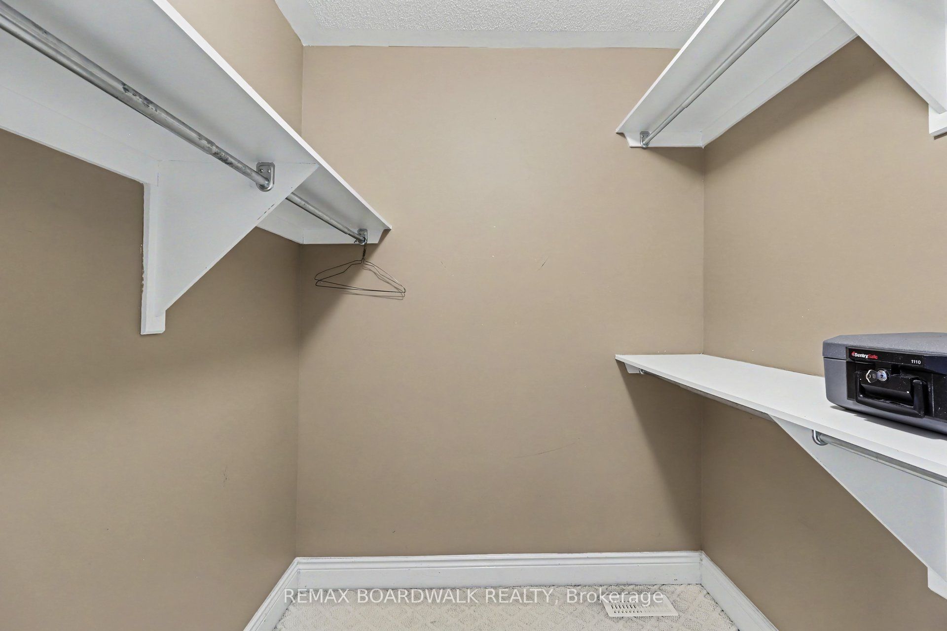 561 Aquaview Drive Property Photo 21