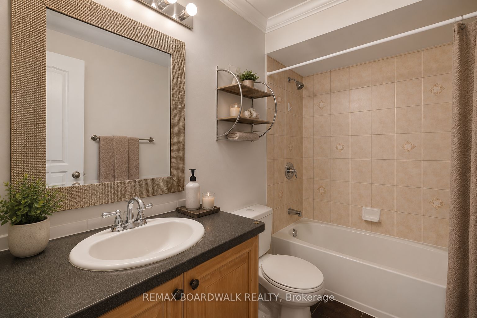 561 Aquaview Drive Property Photo 27