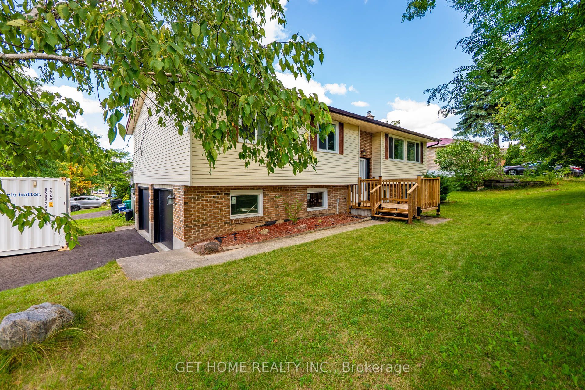 85 High Acres Crescent