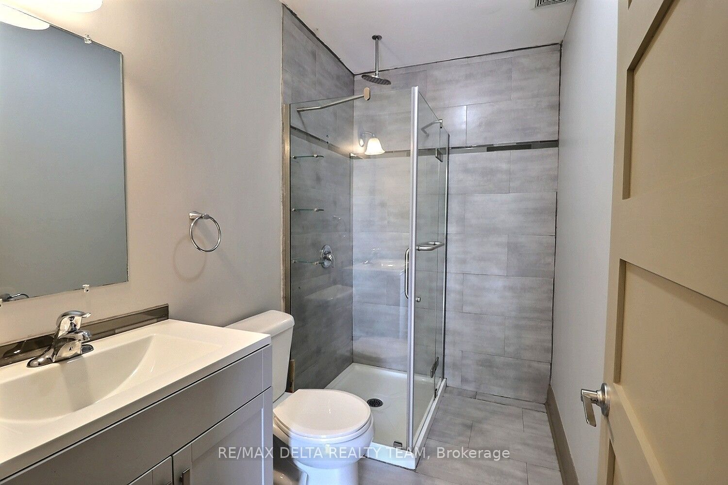 228 King Street W Property Photo 23