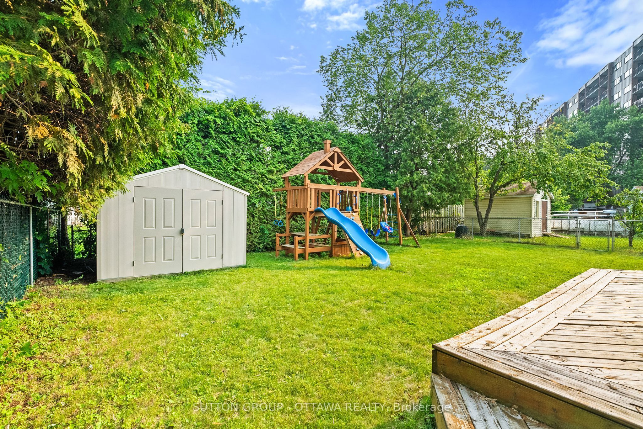 2450 Blackstone Crescent Property Photo 46