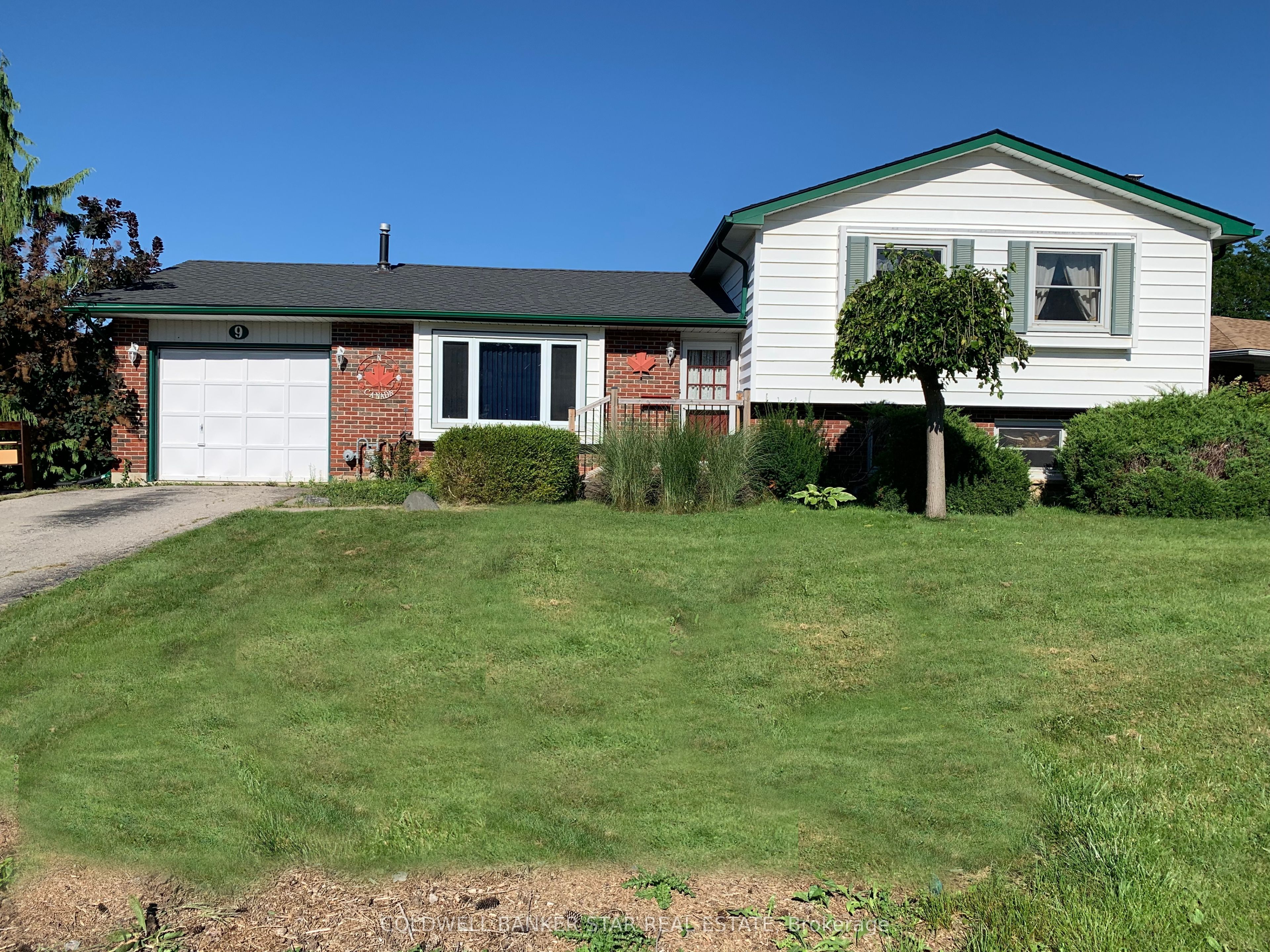 9 Lakeview Circle Property Photo 2