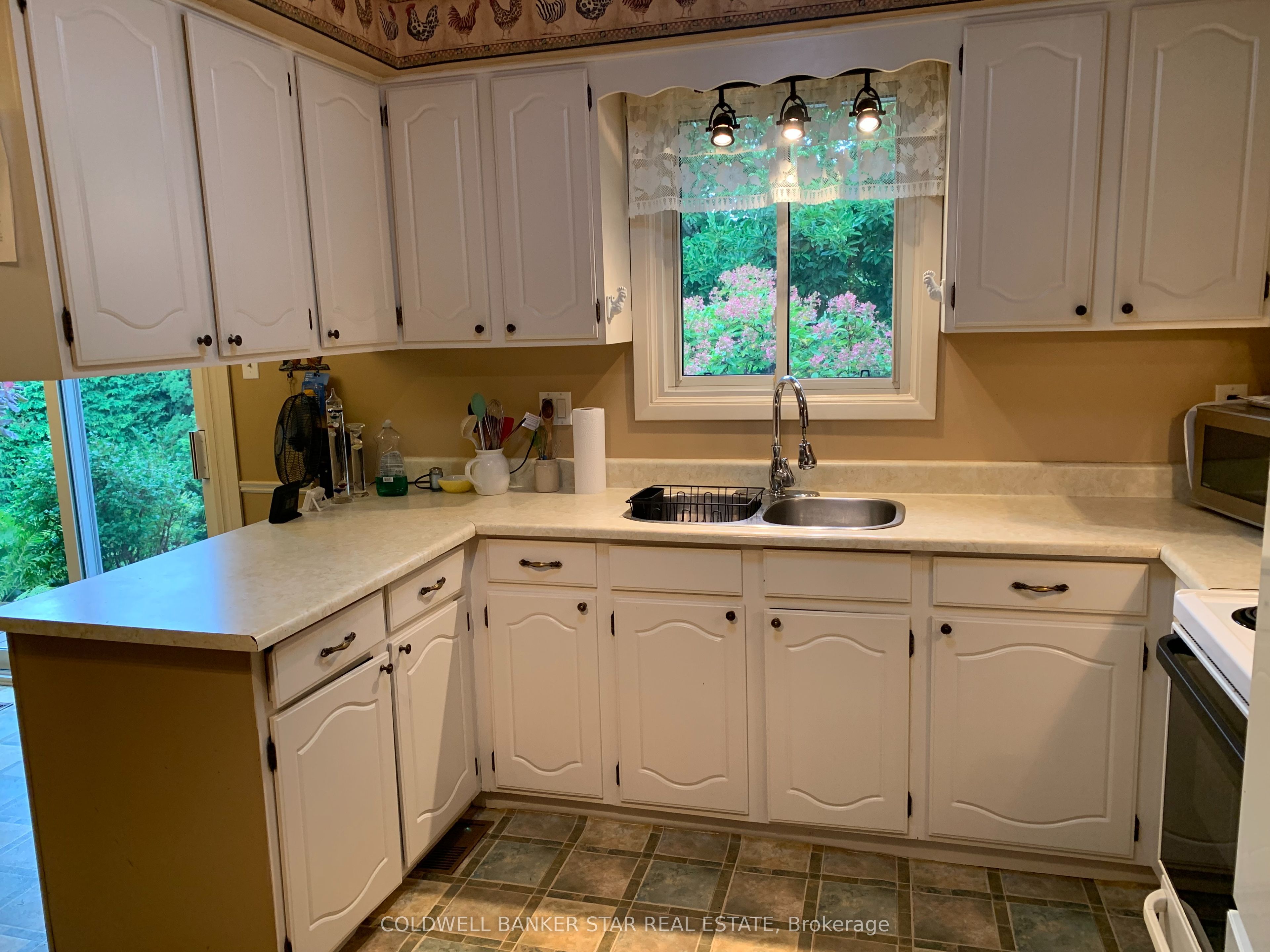 9 Lakeview Circle Property Photo 9