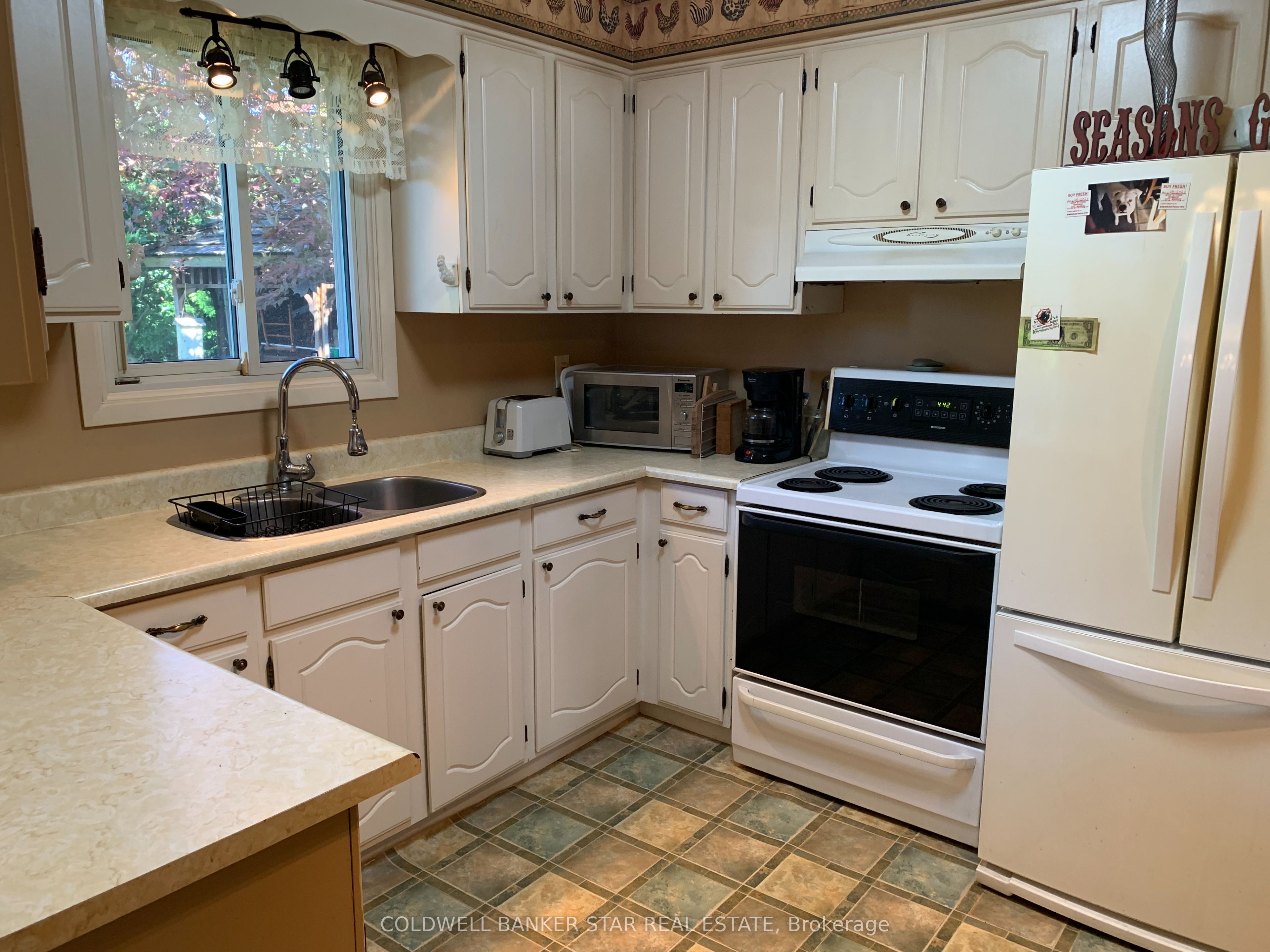 9 Lakeview Circle Property Photo 10