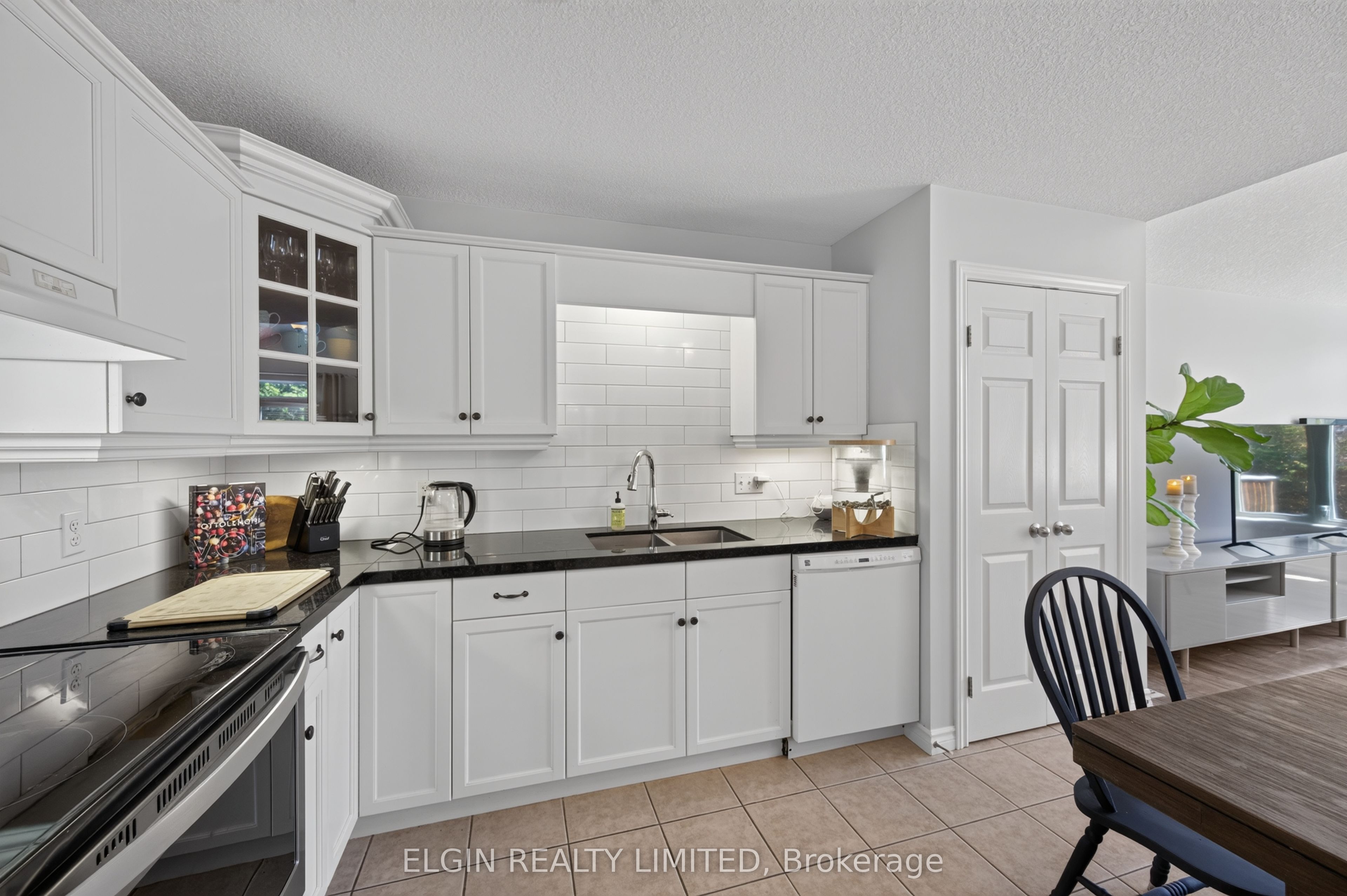 34 Pear Tree Avenue Property Photo 12