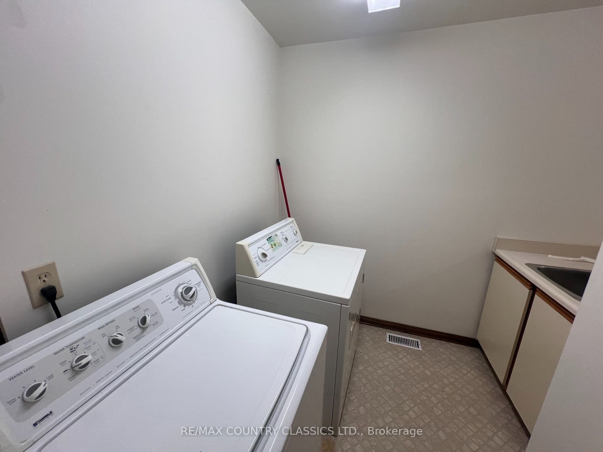 10 - 12 Flint Avenue Property Photo 20