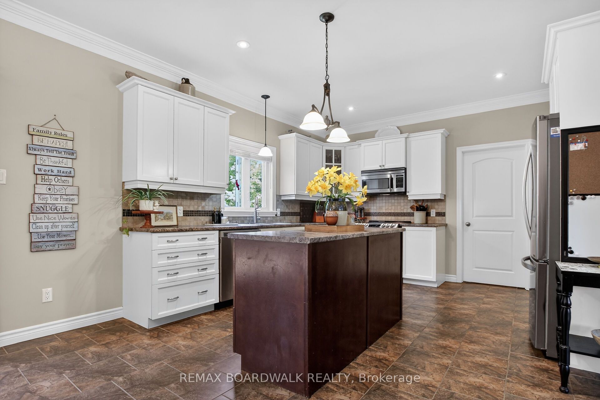 375 Quartz Avenue Property Photo 9