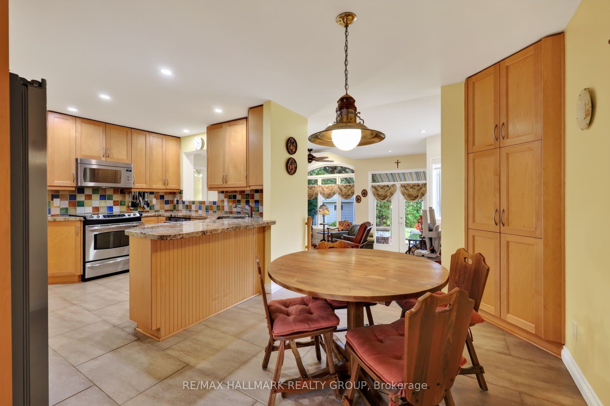 2692 Colman Street Property Photo 7
