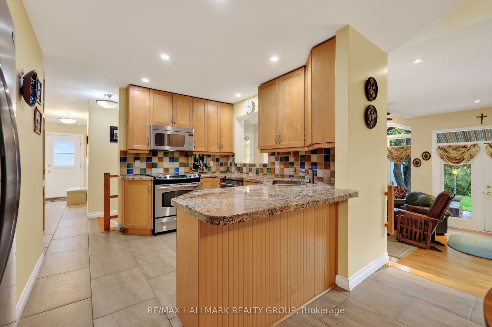 2692 Colman Street Property Photo 10