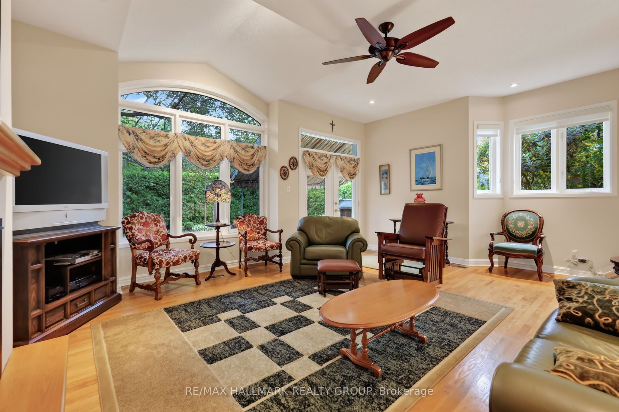 2692 Colman Street Property Photo 15