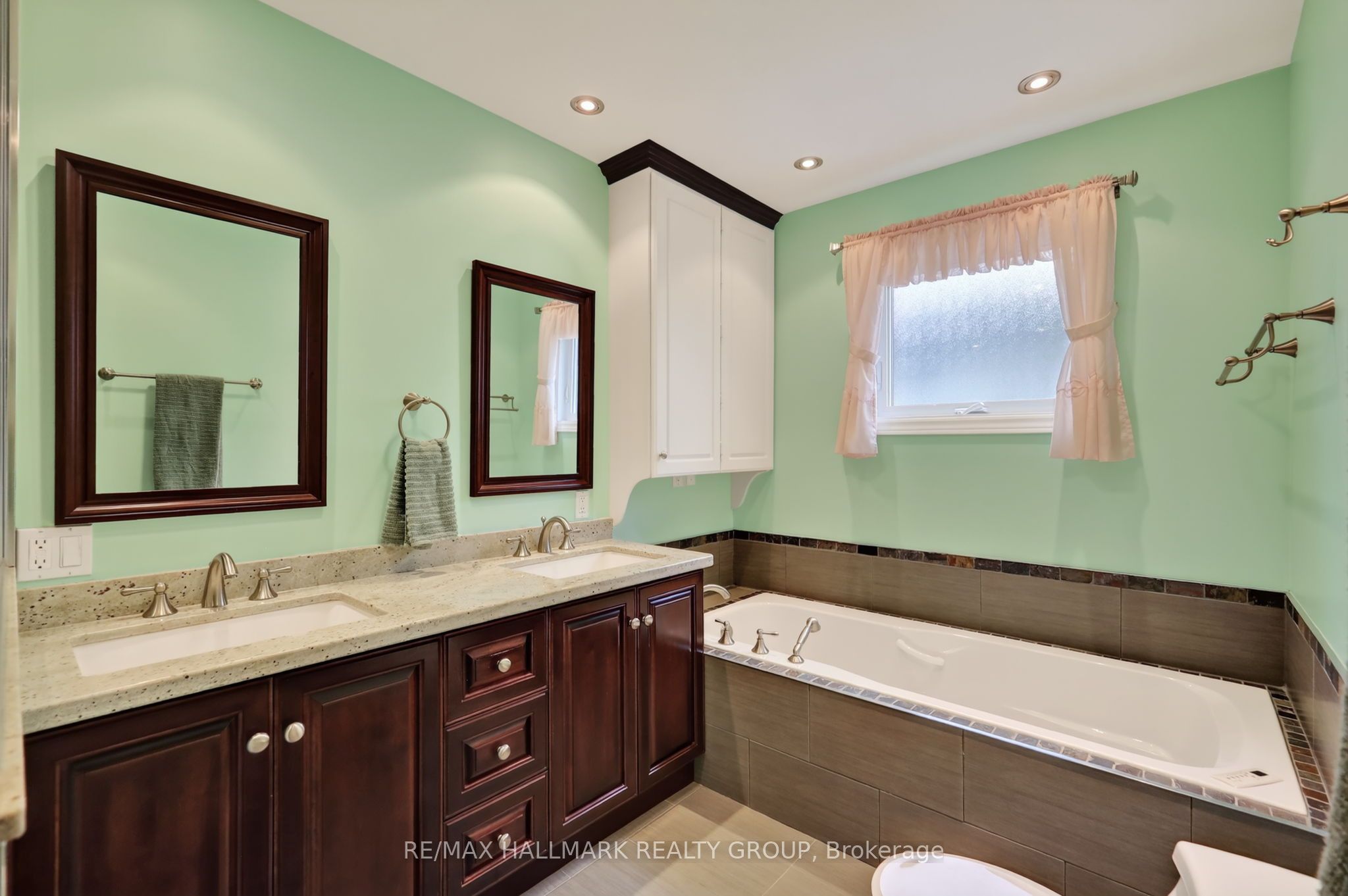 2692 Colman Street Property Photo 21