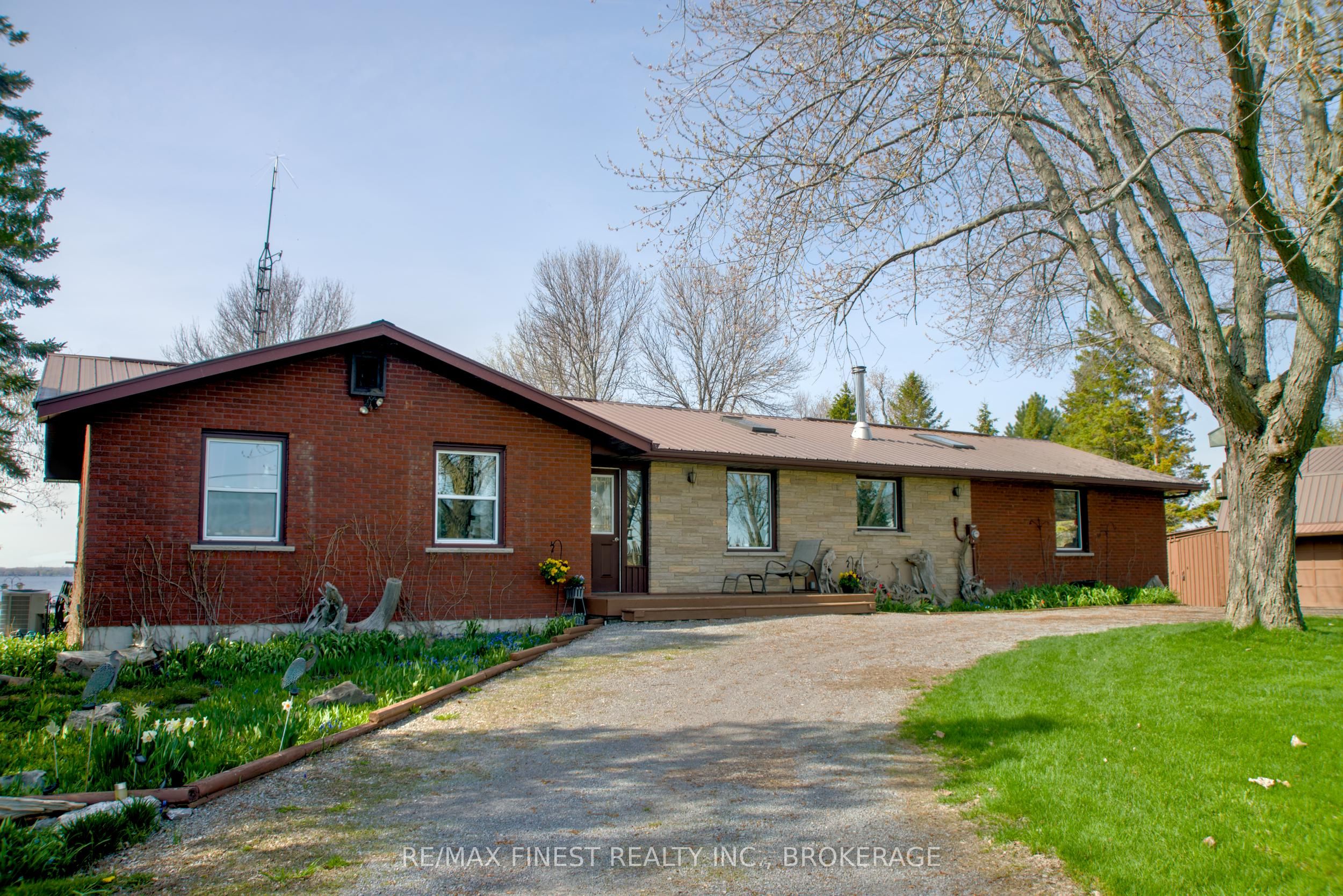 10930 Front Road Property Photo 3