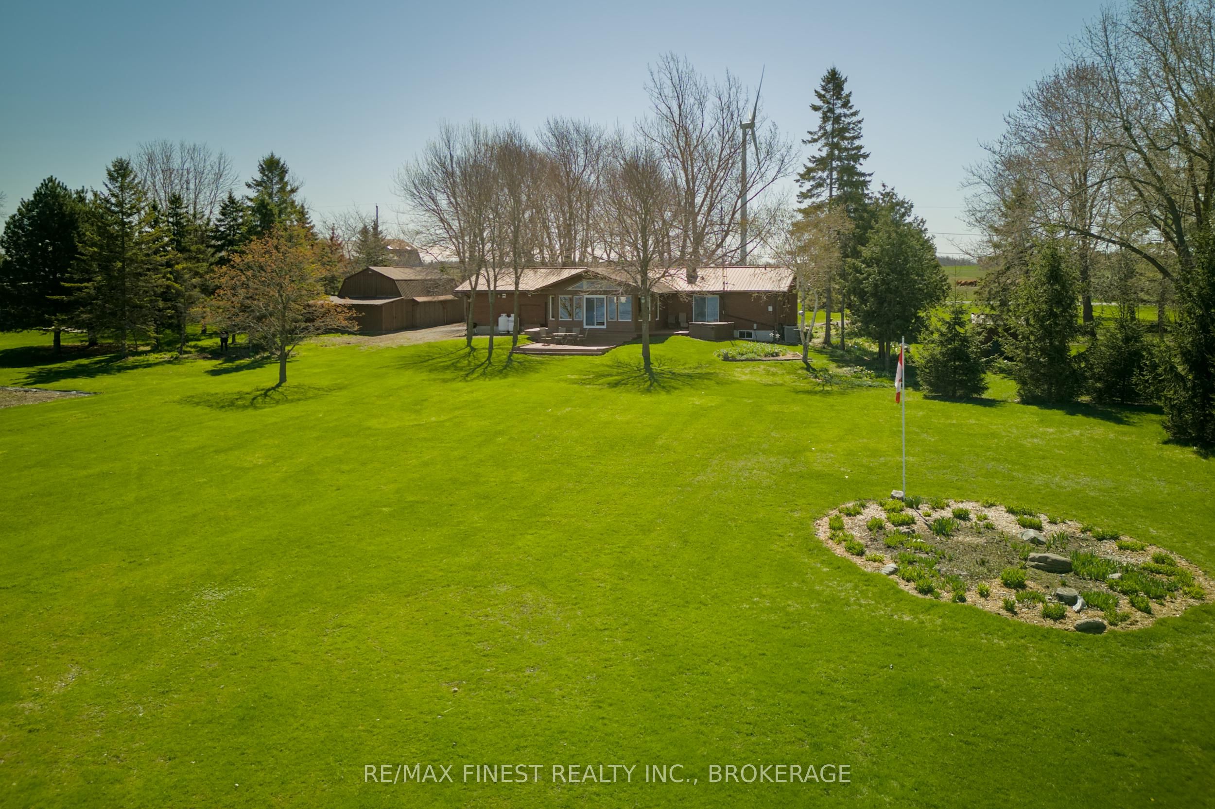 10930 Front Road Property Photo 4