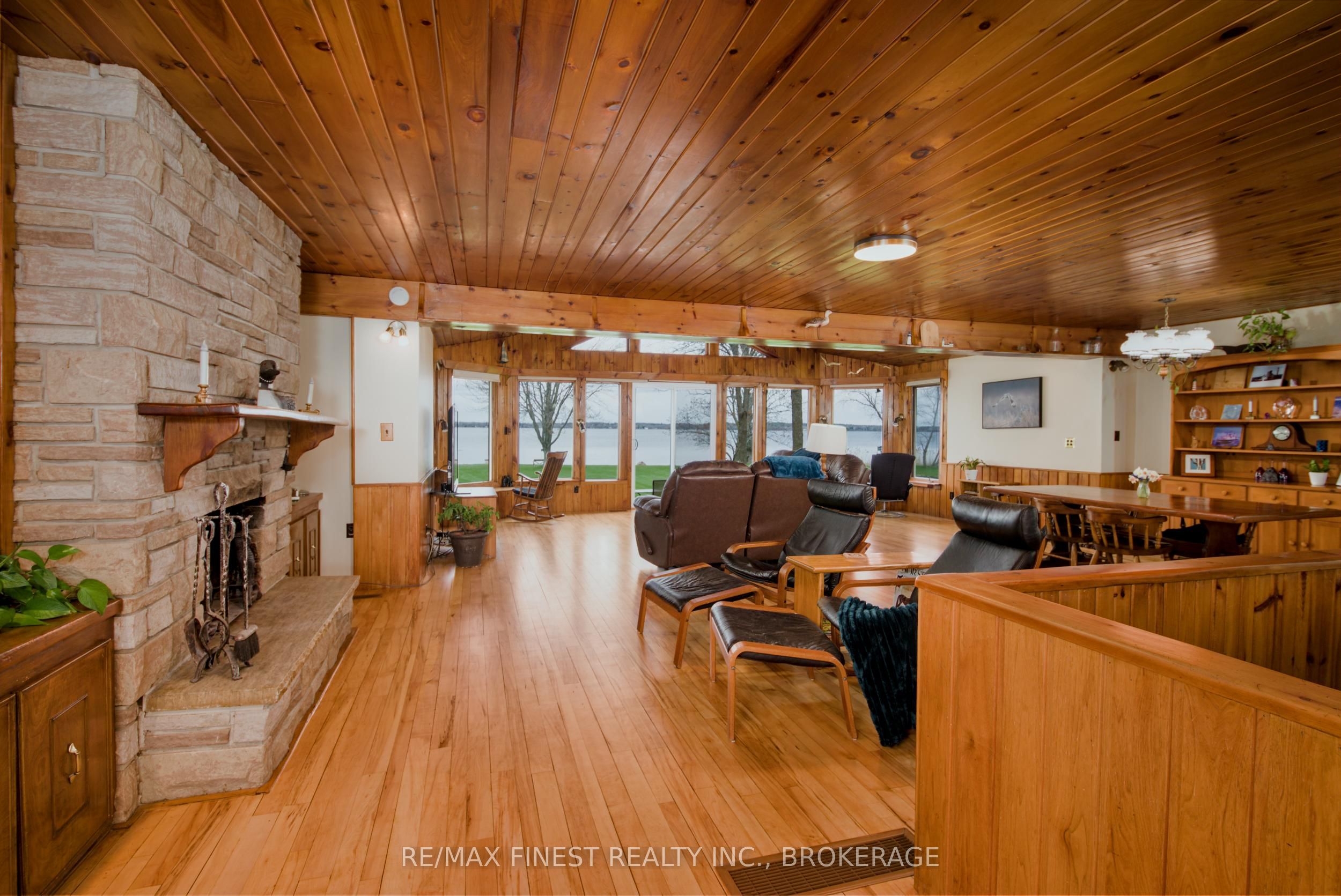 10930 Front Road Property Photo 6