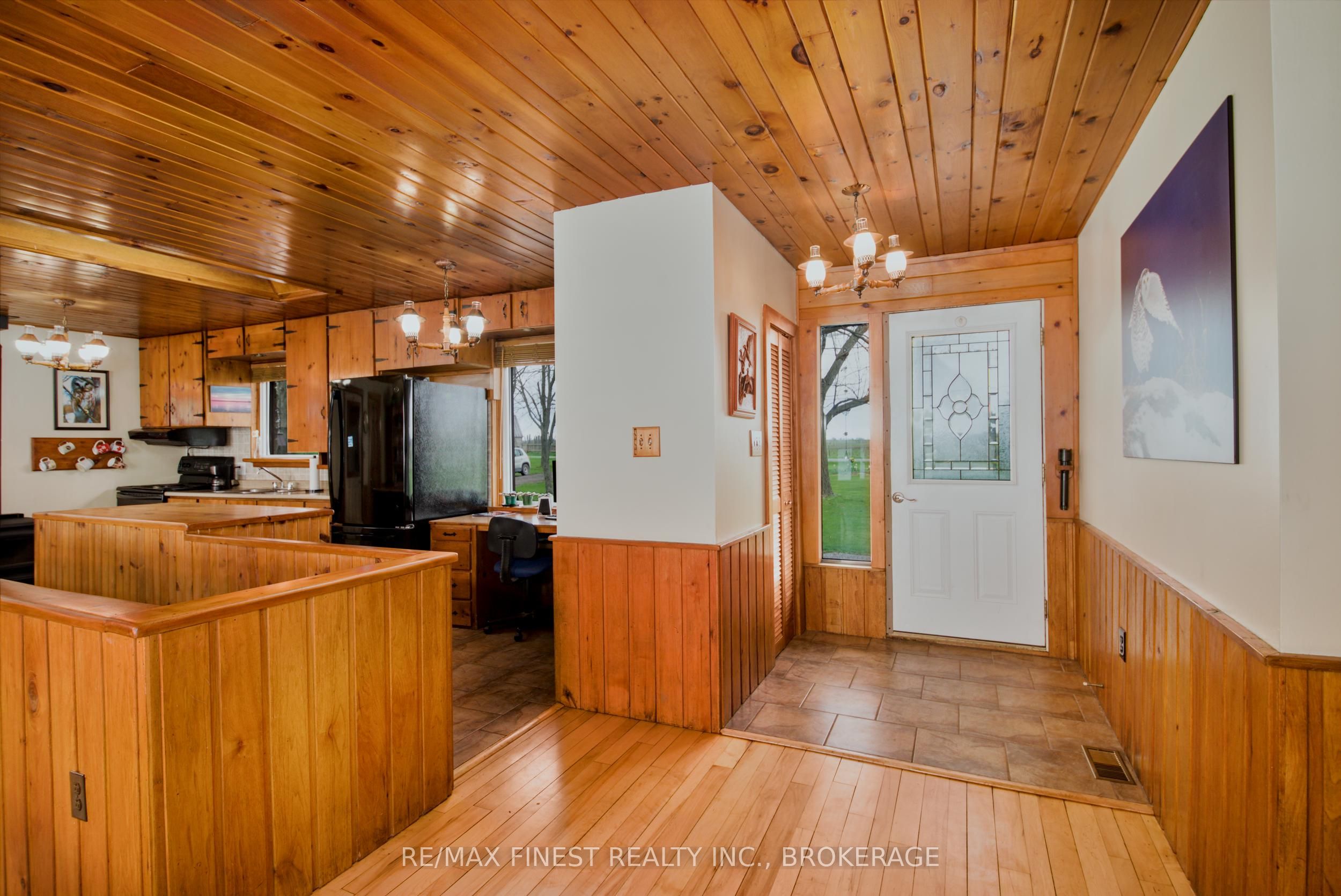 10930 Front Road Property Photo 7