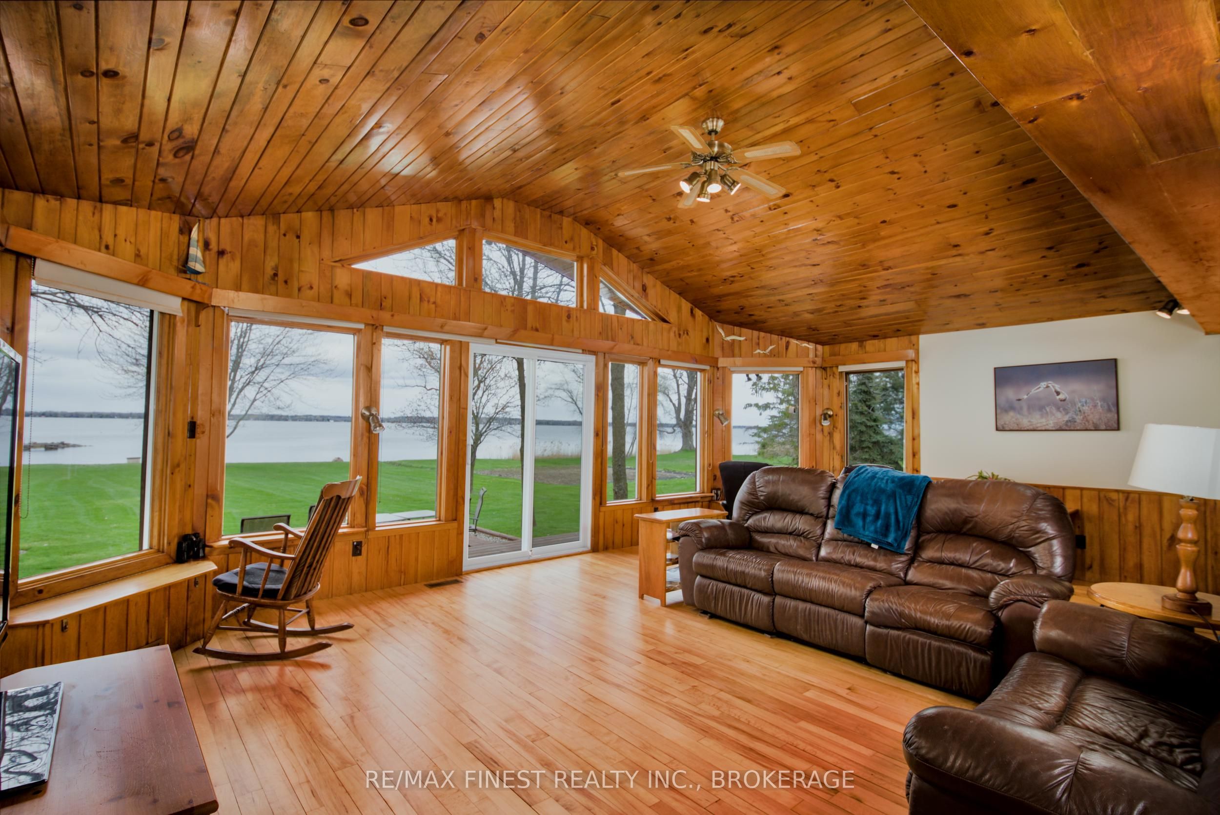 10930 Front Road Property Photo 8