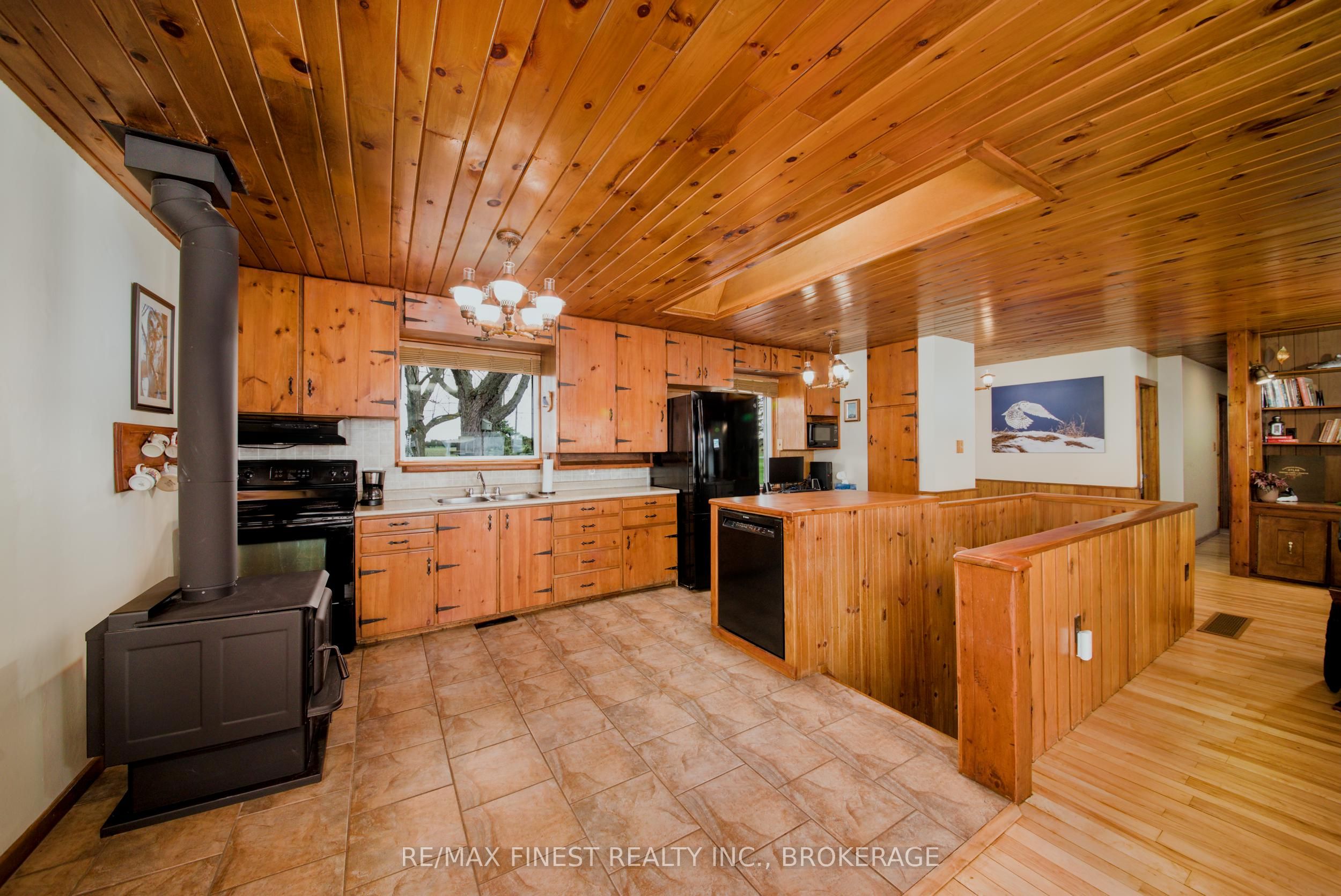 10930 Front Road Property Photo 11