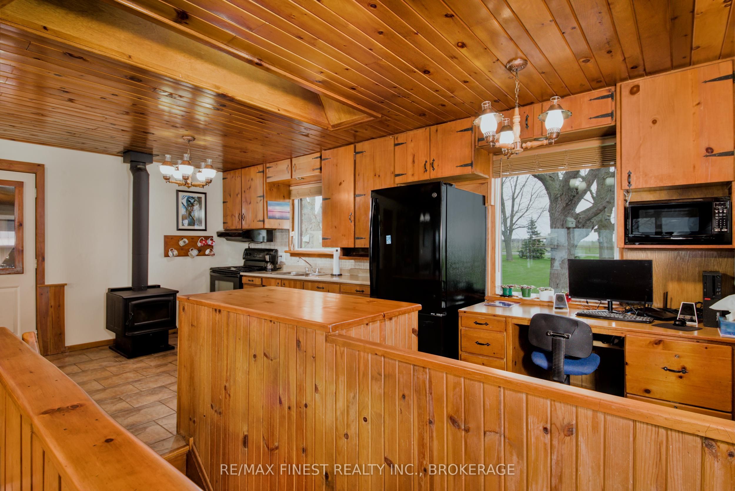10930 Front Road Property Photo 12