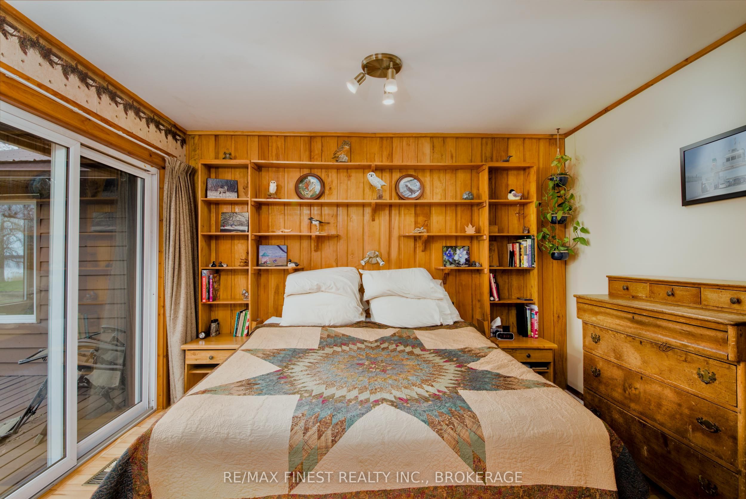 10930 Front Road Property Photo 14