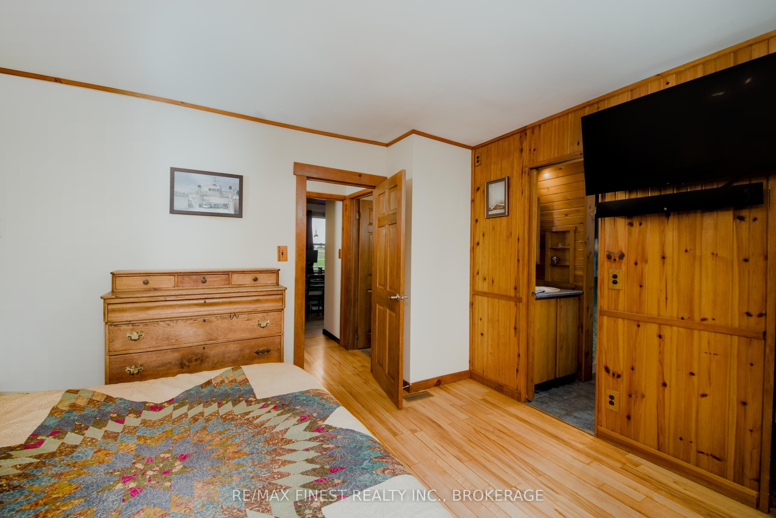 10930 Front Road Property Photo 15