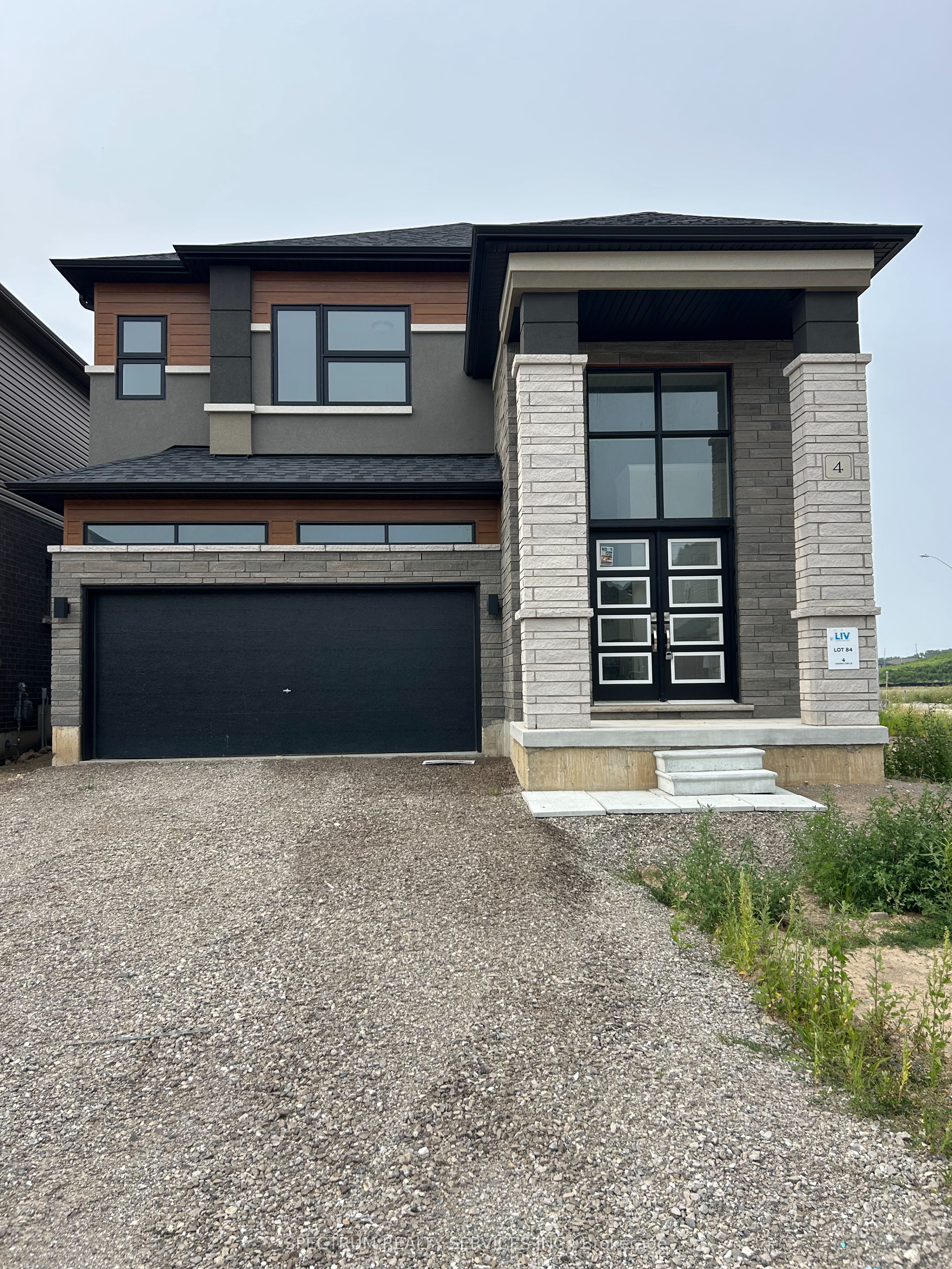 4 Arding Circle Property Photo 1