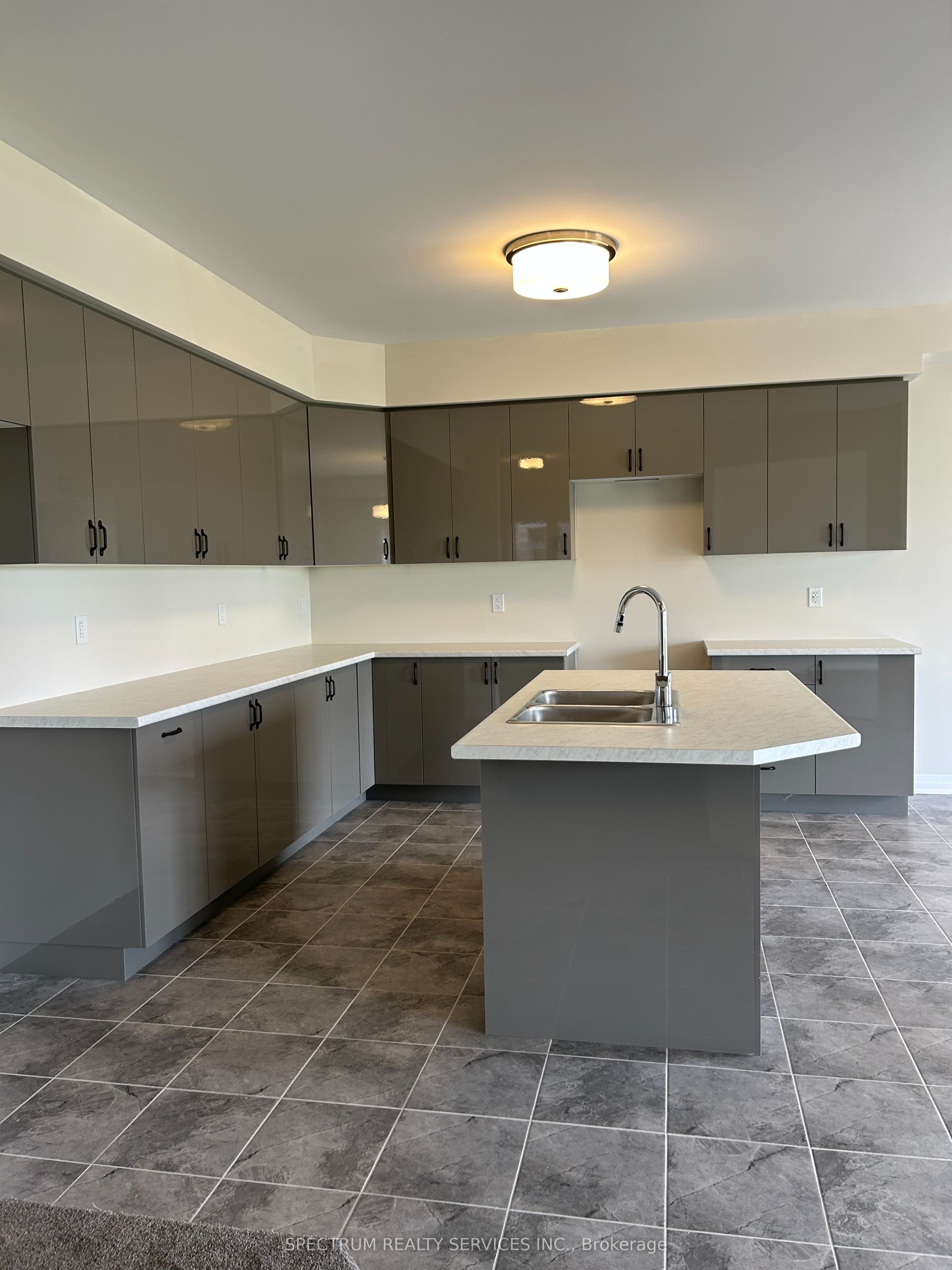 10 Arding Circle Property Photo 2