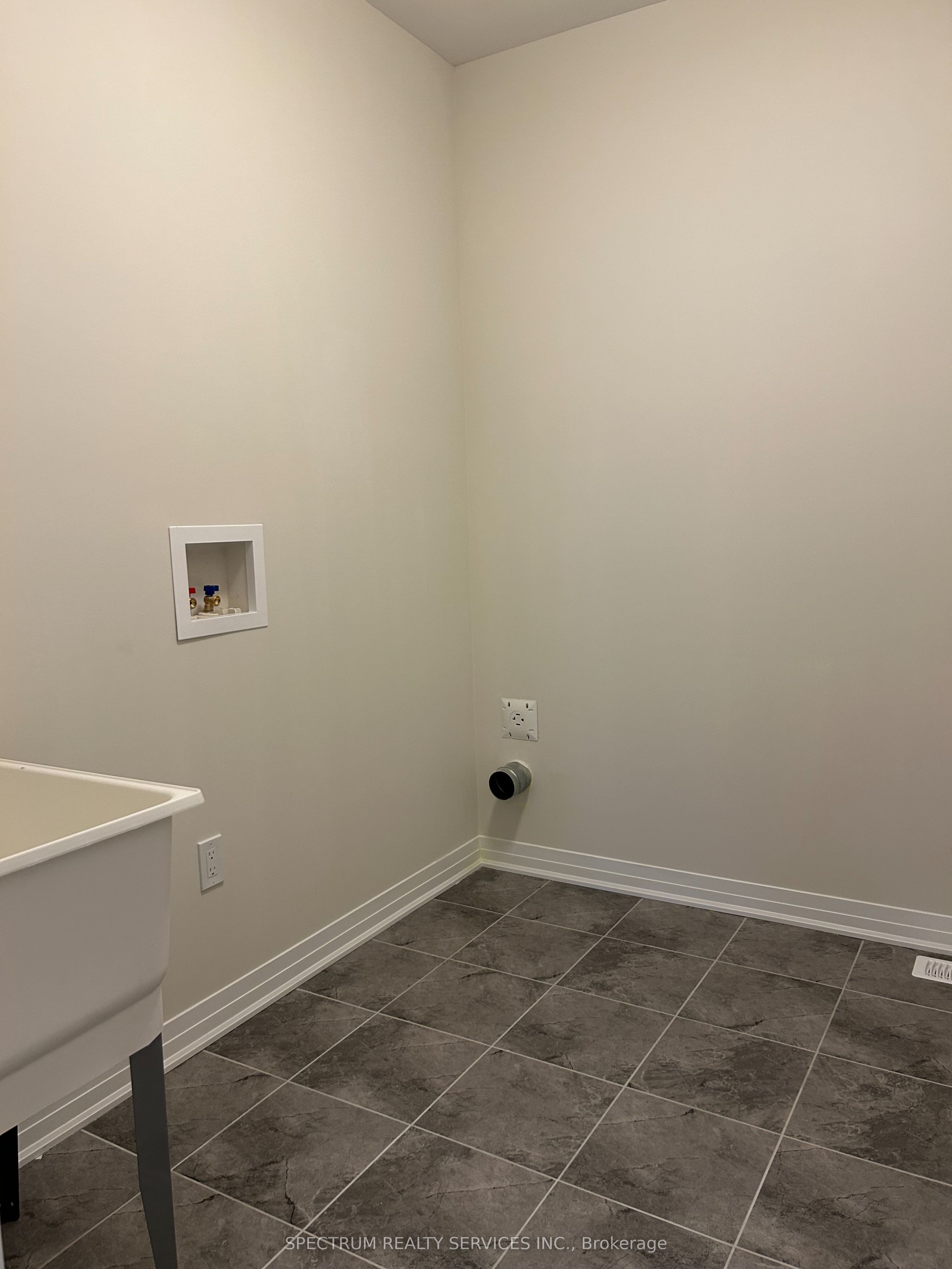 10 Arding Circle Property Photo 5