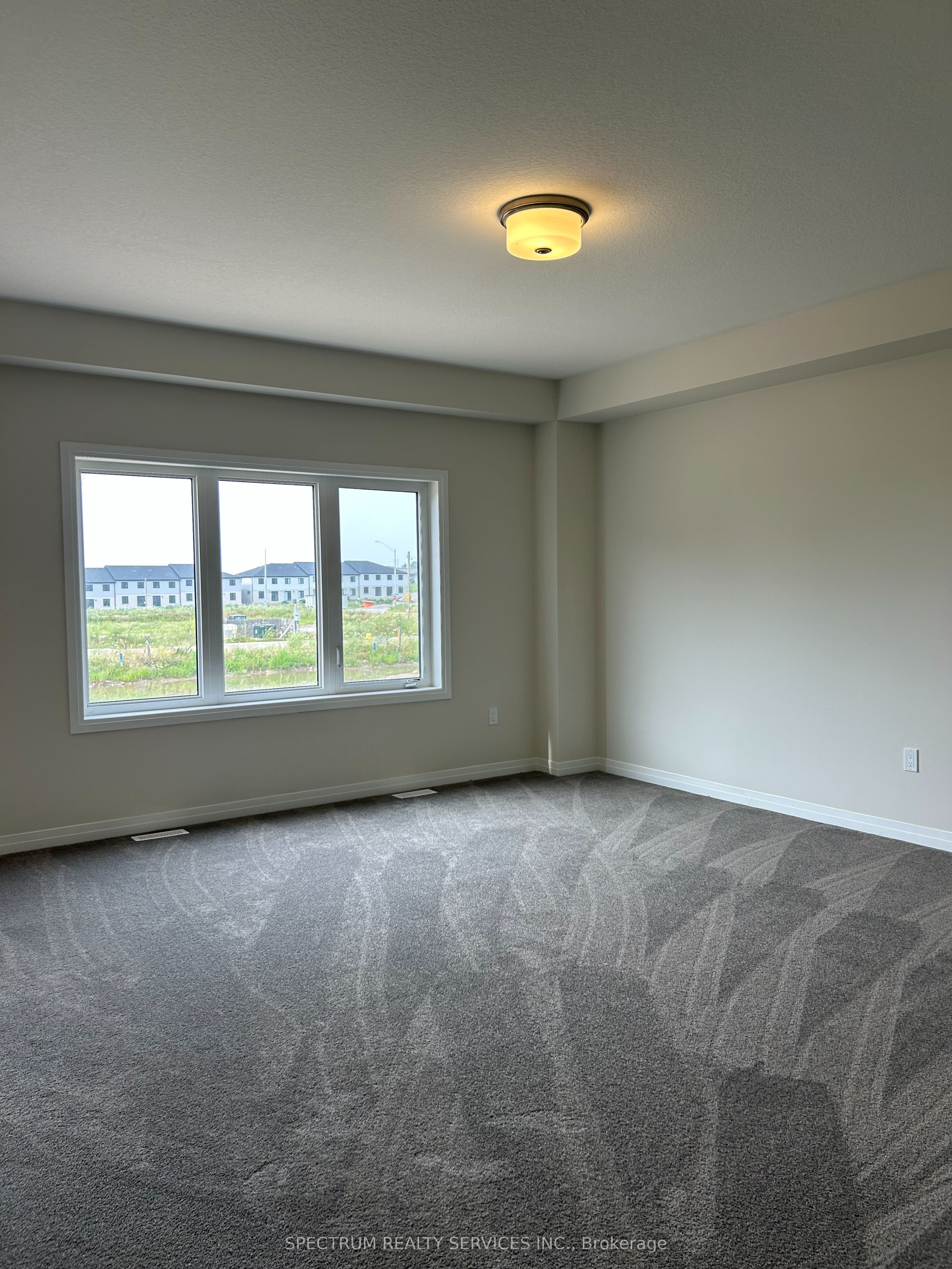 10 Arding Circle Property Photo 6