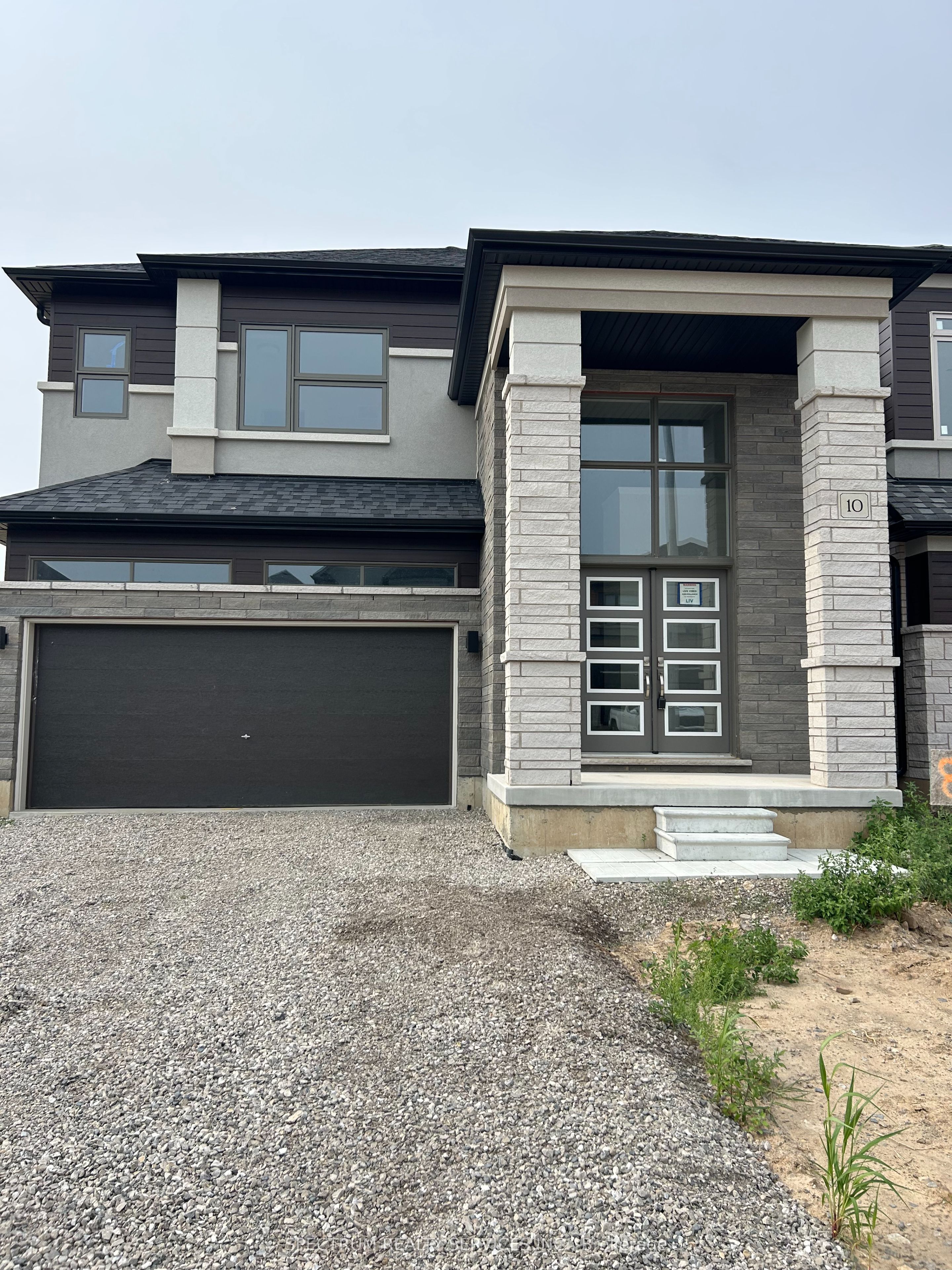 10 Arding Circle Property Photo 7