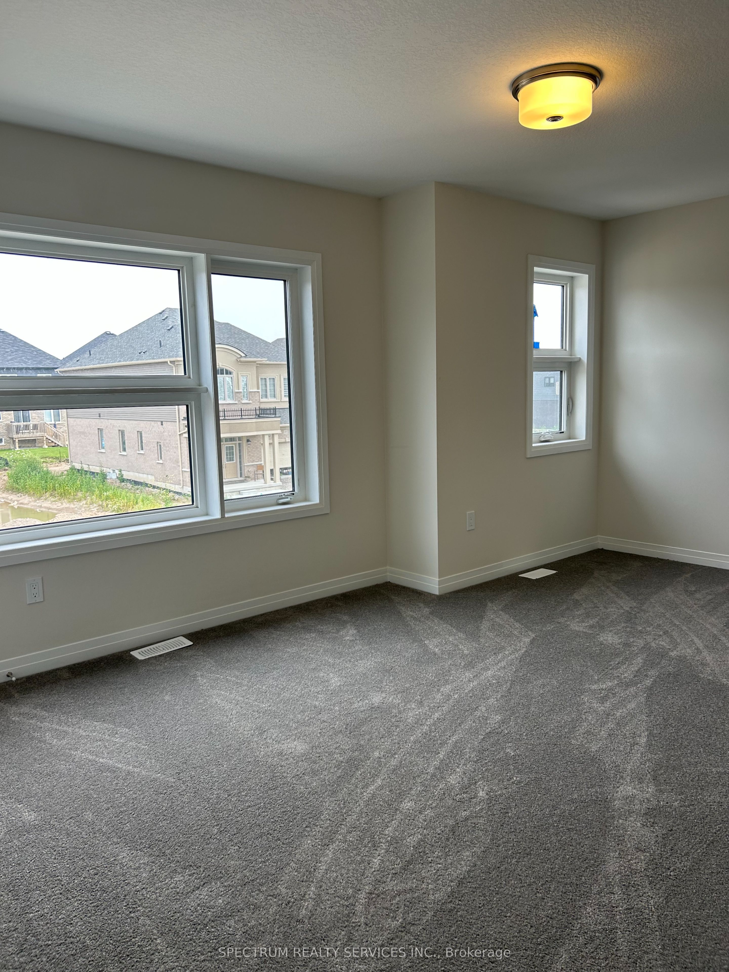 10 Arding Circle Property Photo 8