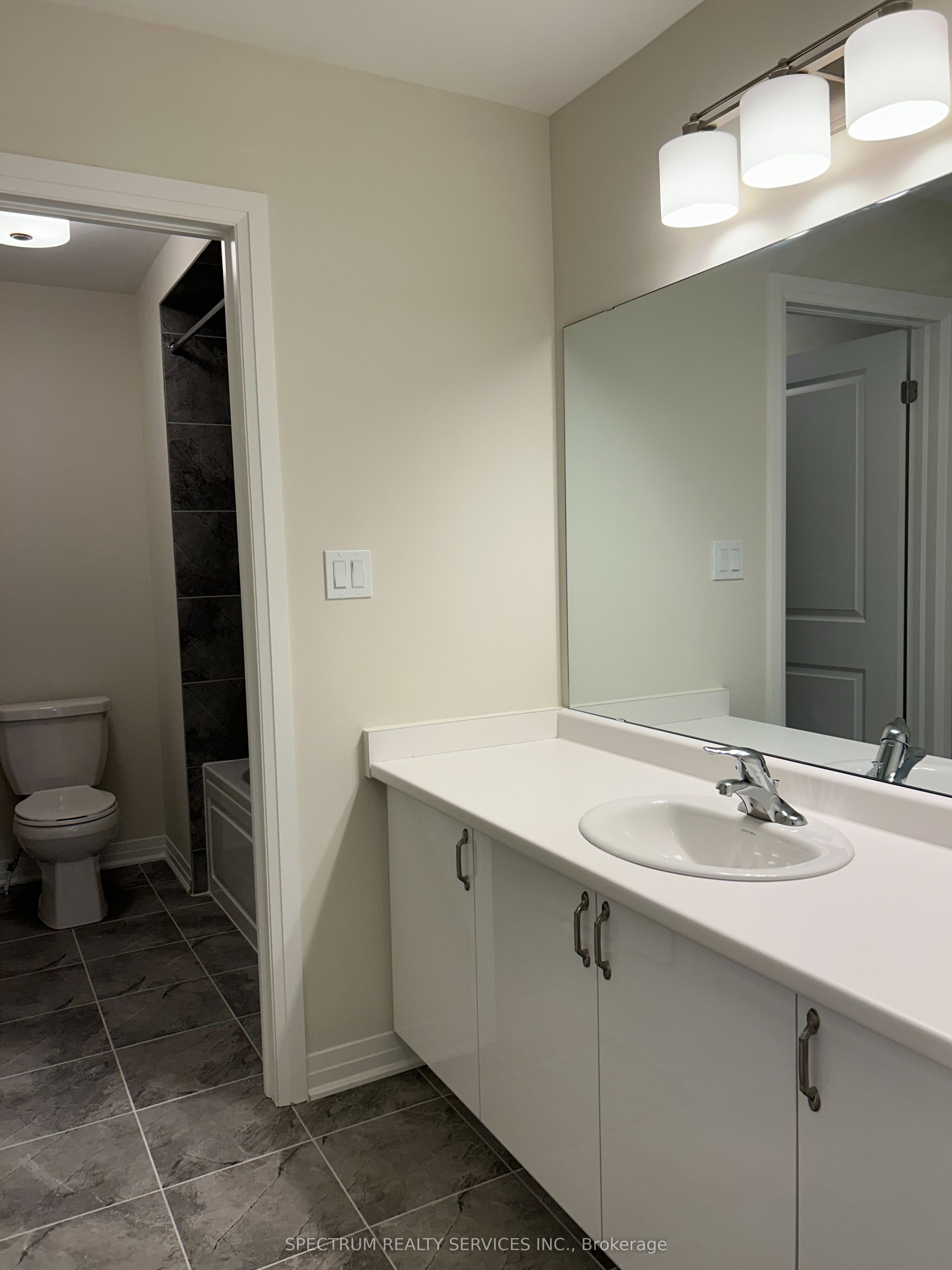 10 Arding Circle Property Photo 9