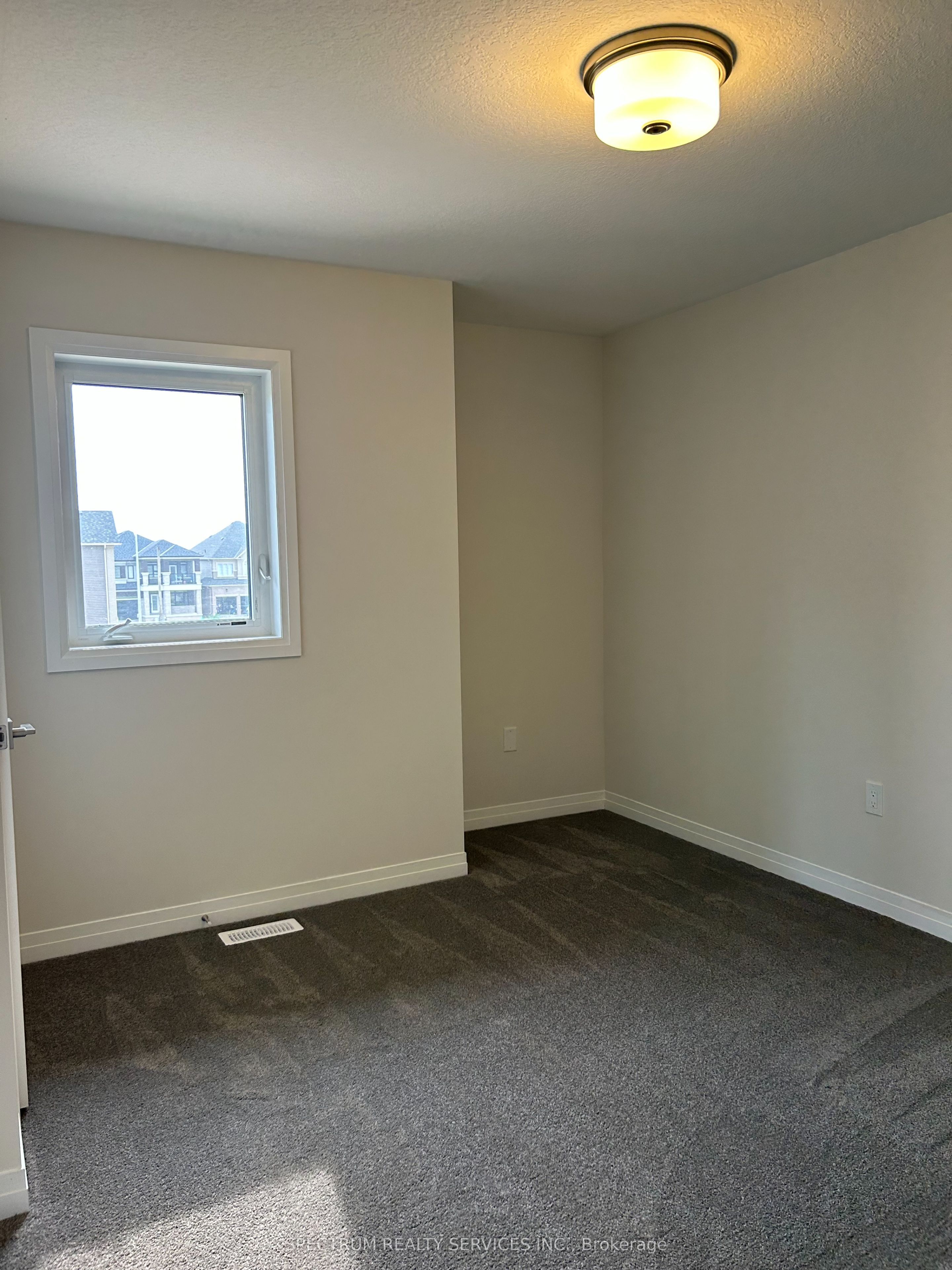 10 Arding Circle Property Photo 12