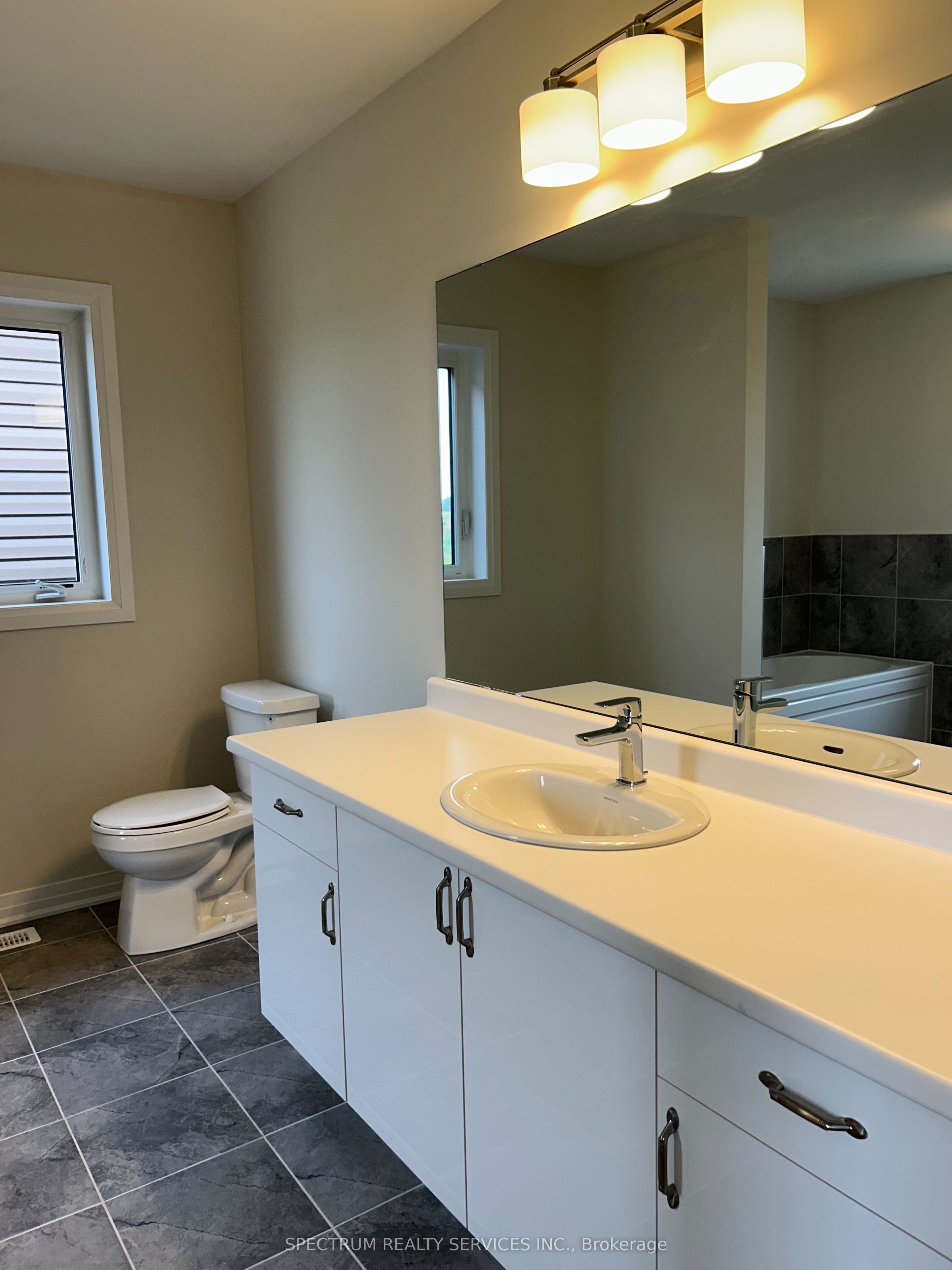 10 Arding Circle Property Photo 14