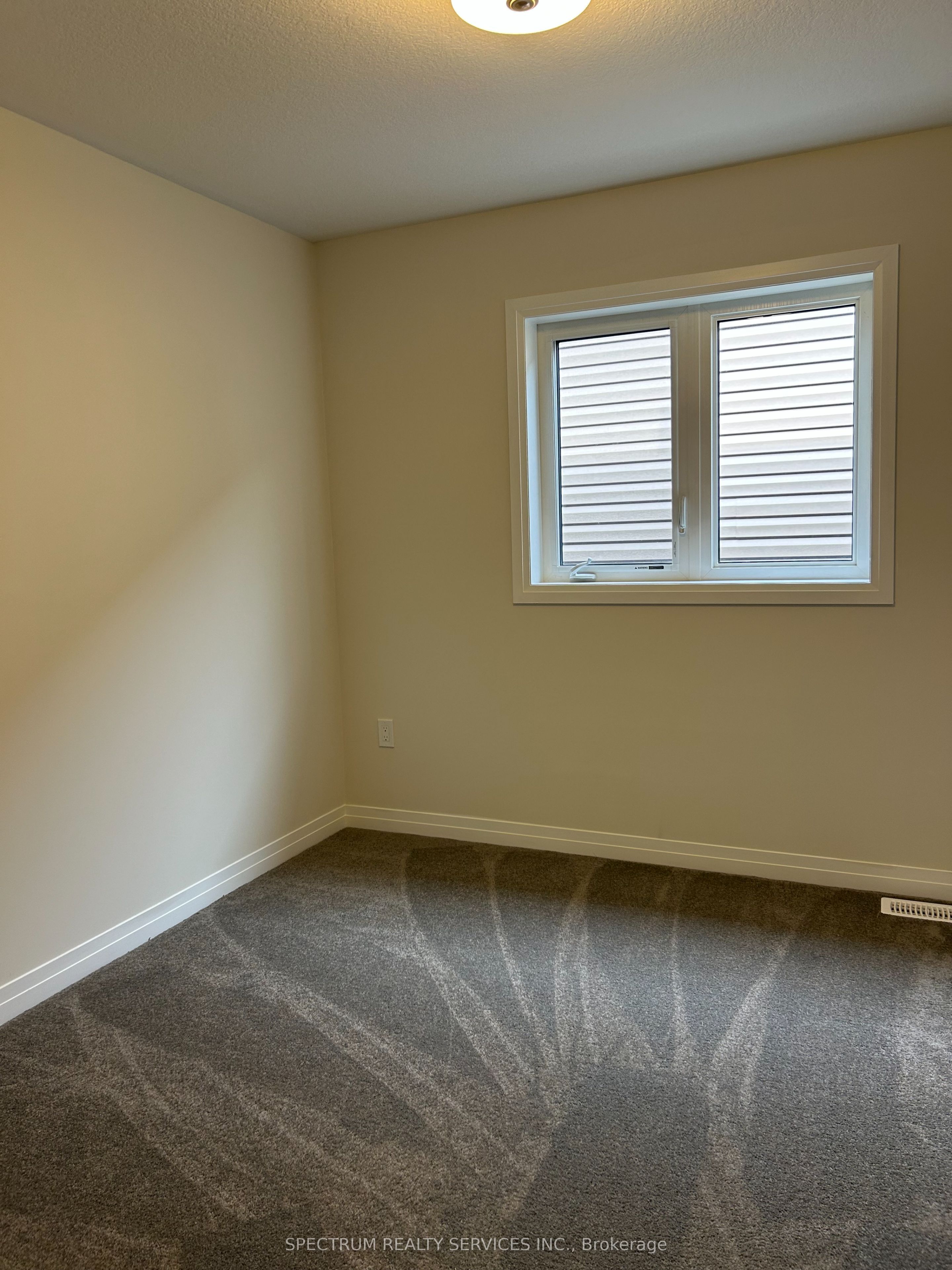 10 Arding Circle Property Photo 15