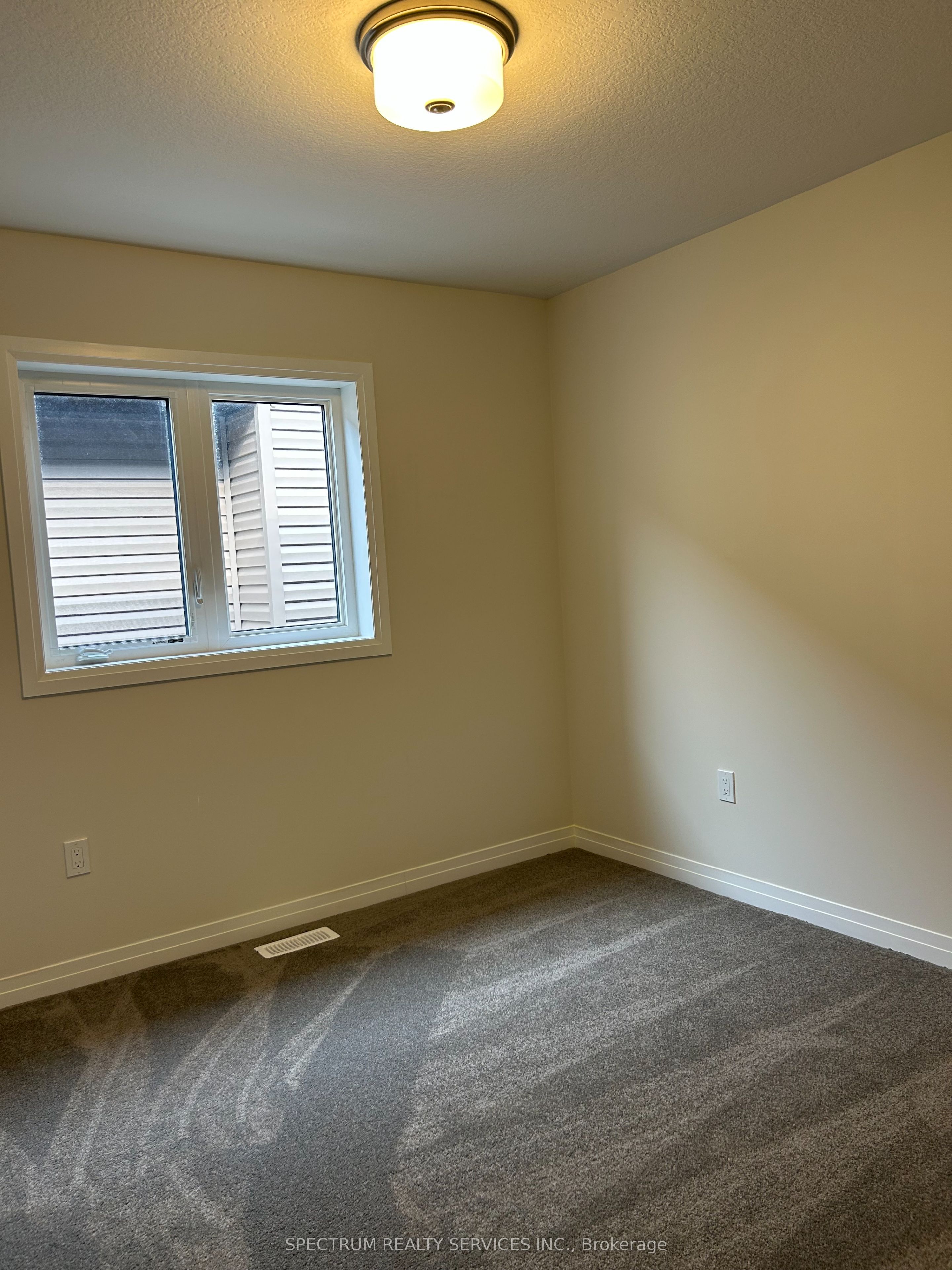 10 Arding Circle Property Photo 16