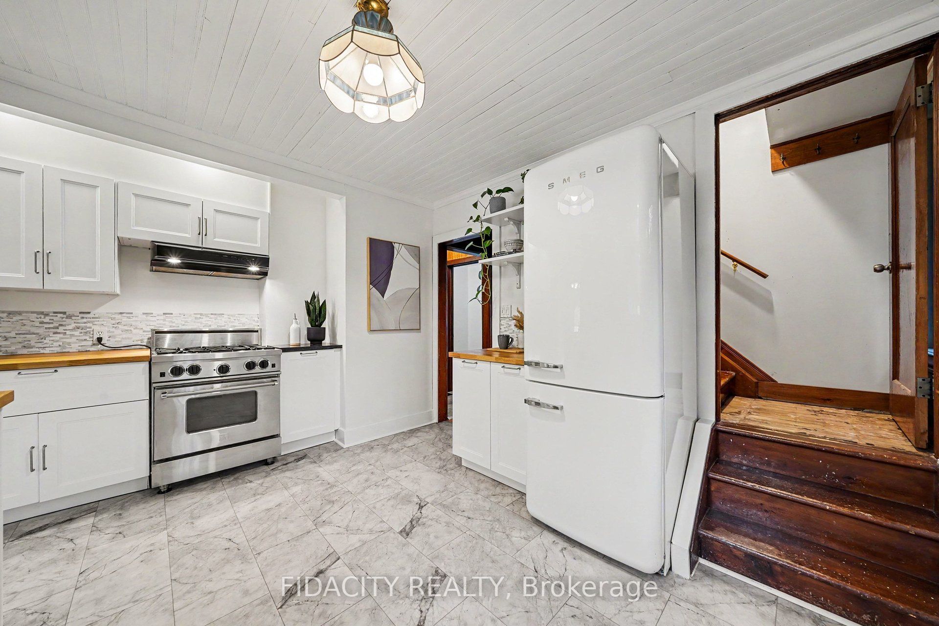 6811 Flewellyn Road Property Photo 8